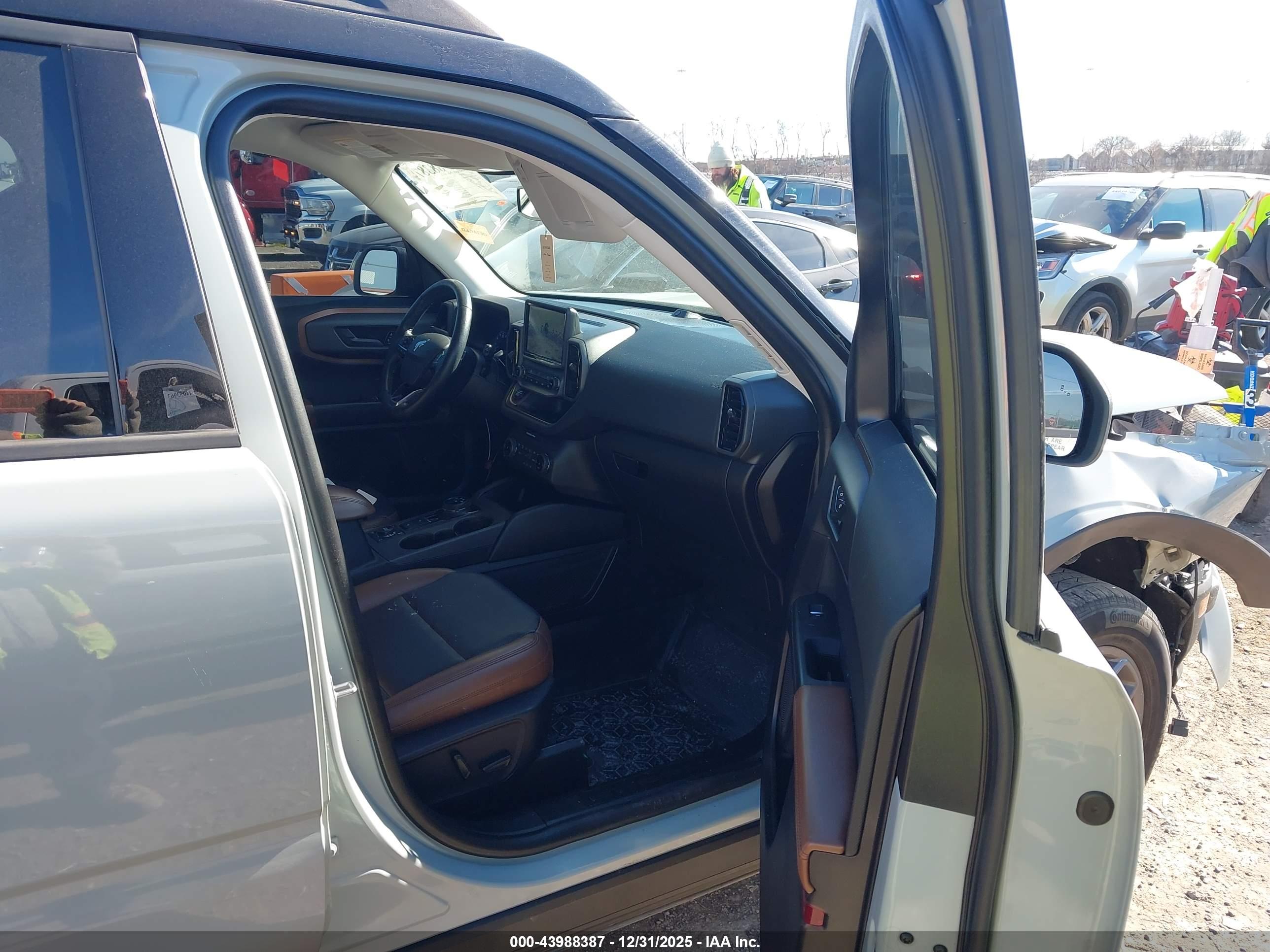 FORD BRONCO image 5