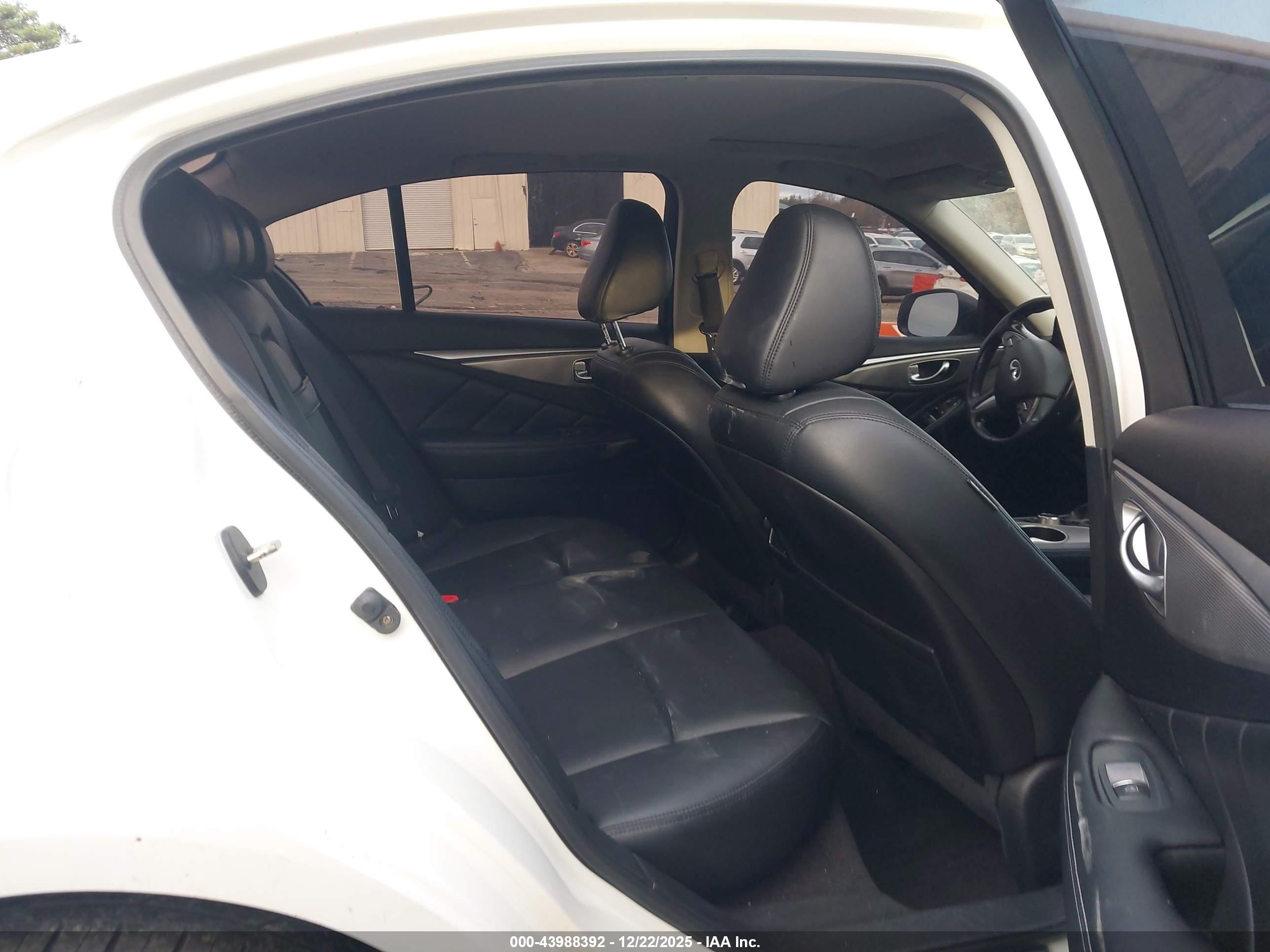 INFINITI Q50 image 8