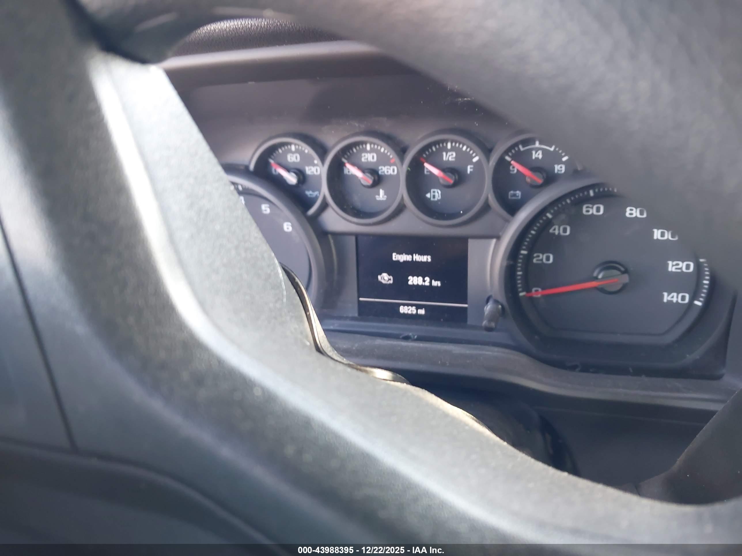CHEVROLET SILVERADO image 7