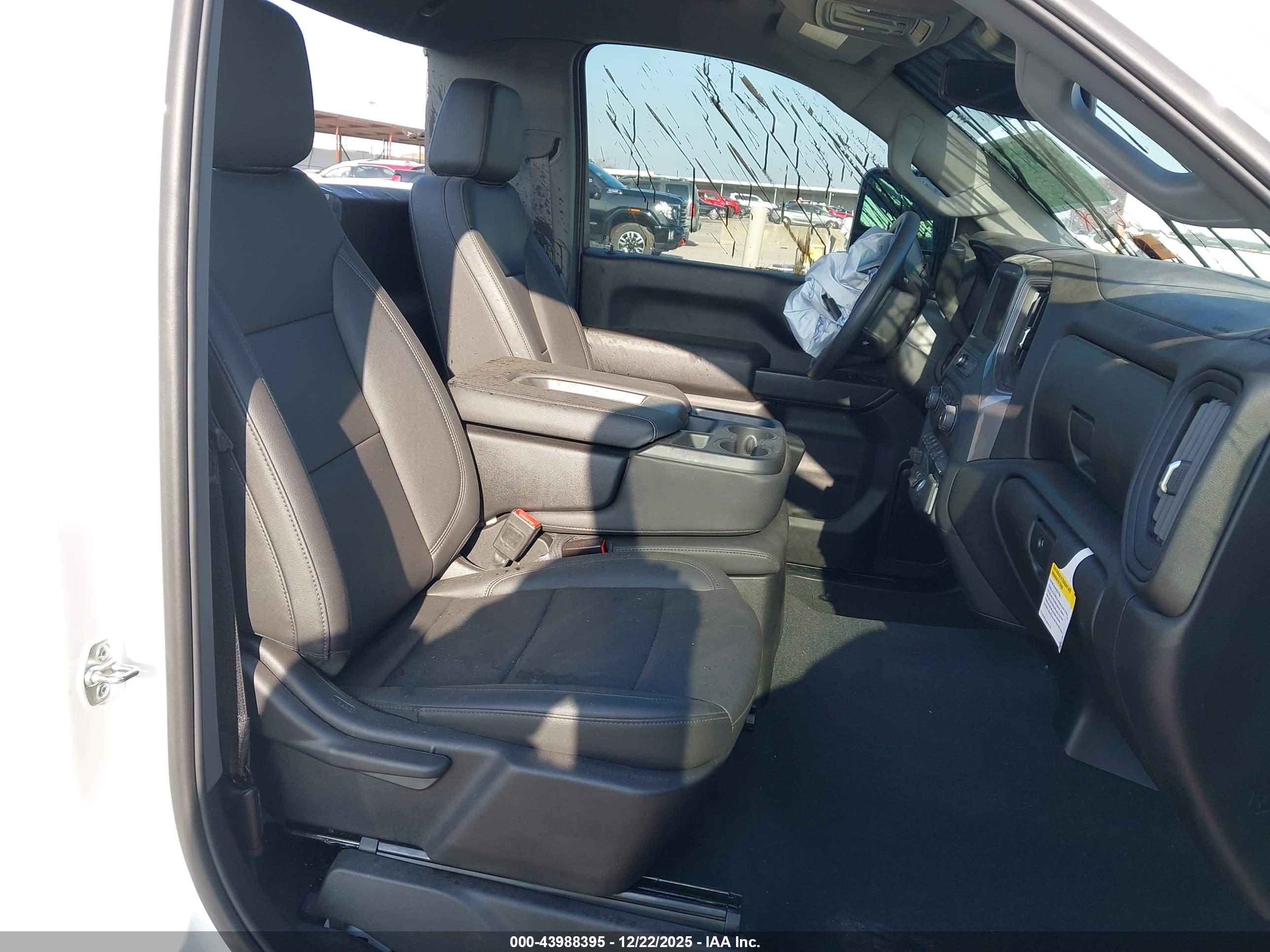 CHEVROLET SILVERADO image 8