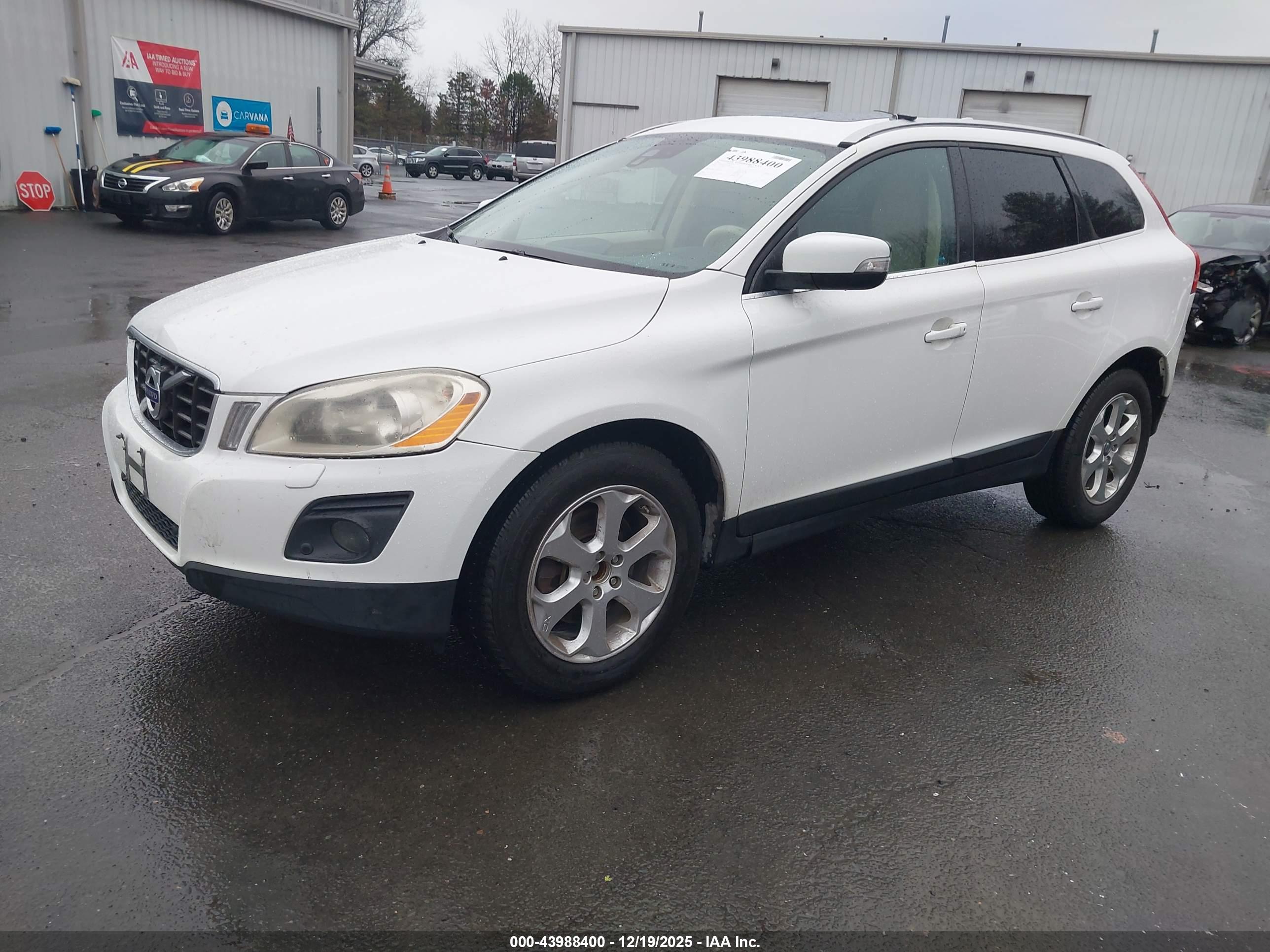 VOLVO XC60 image 2
