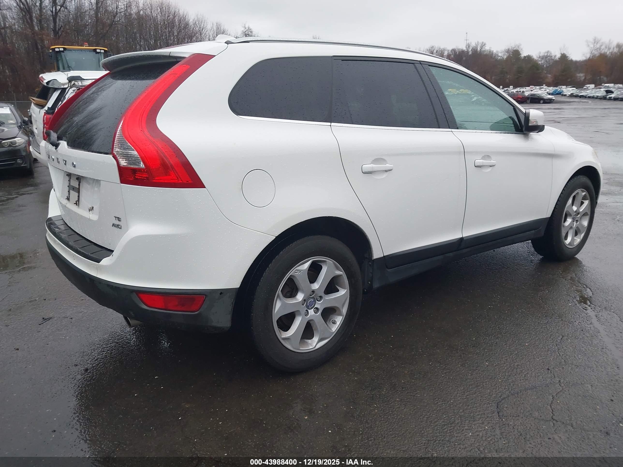 VOLVO XC60 image 4