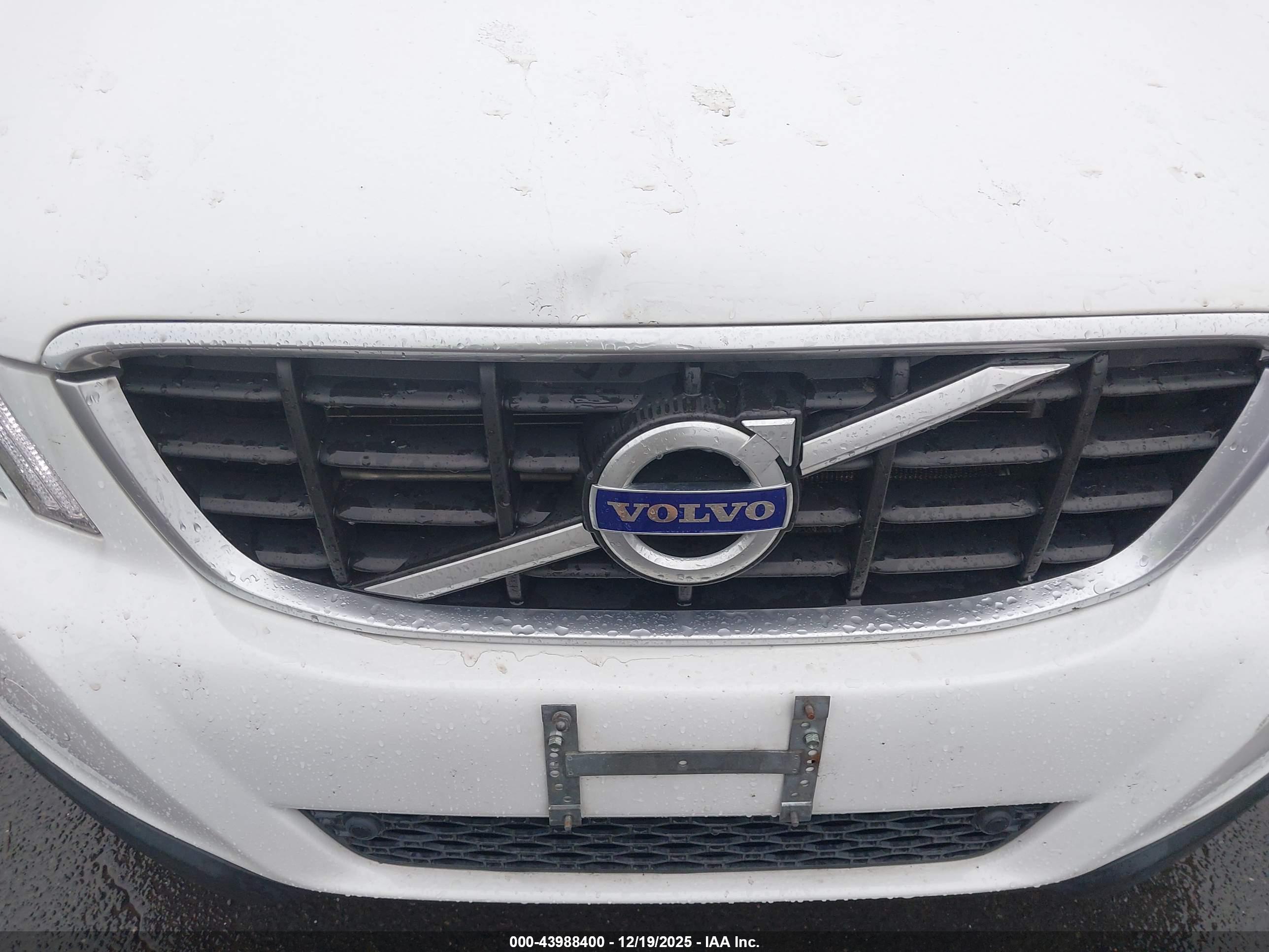 VOLVO XC60 image 6