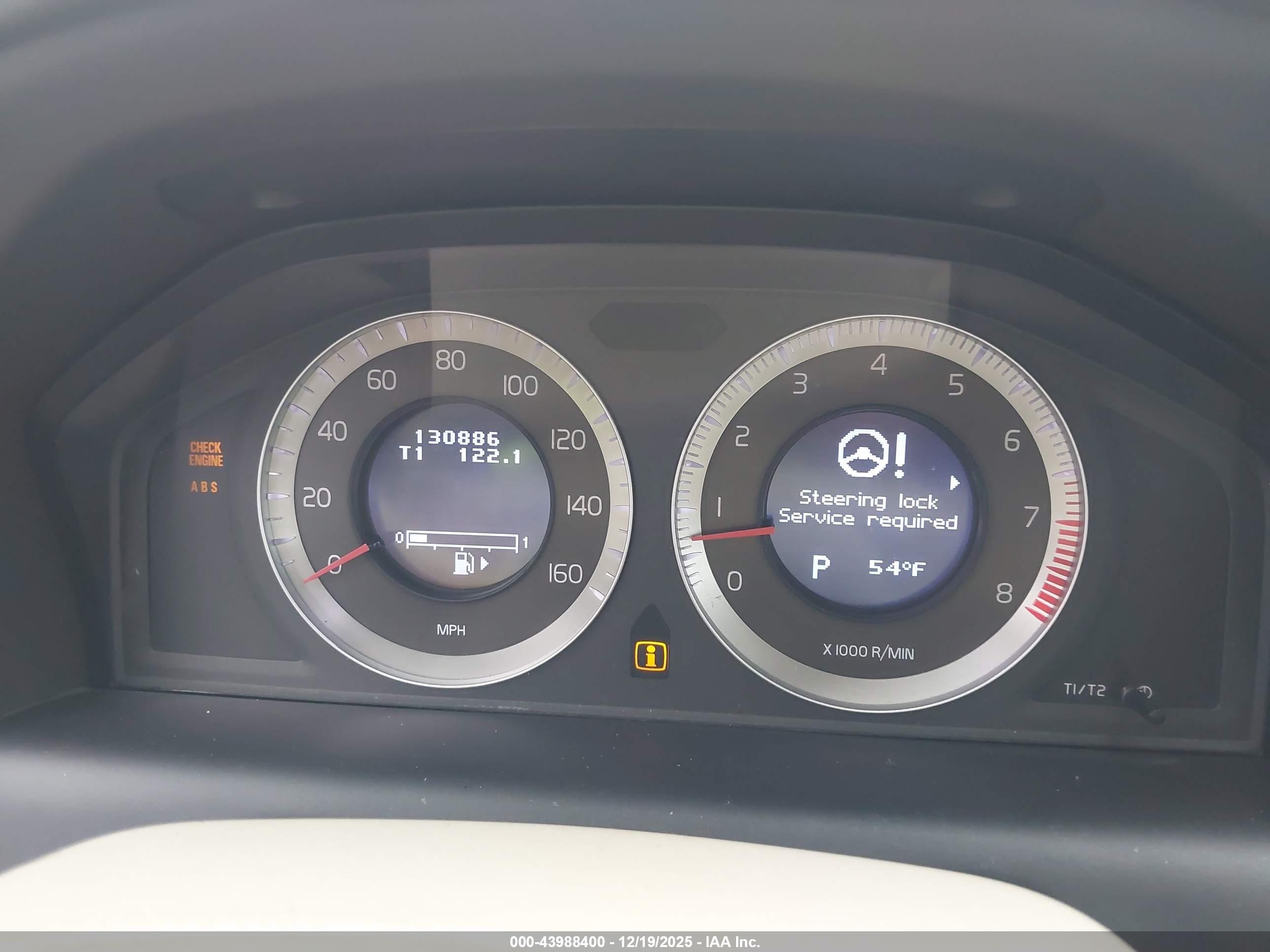 VOLVO XC60 image 7