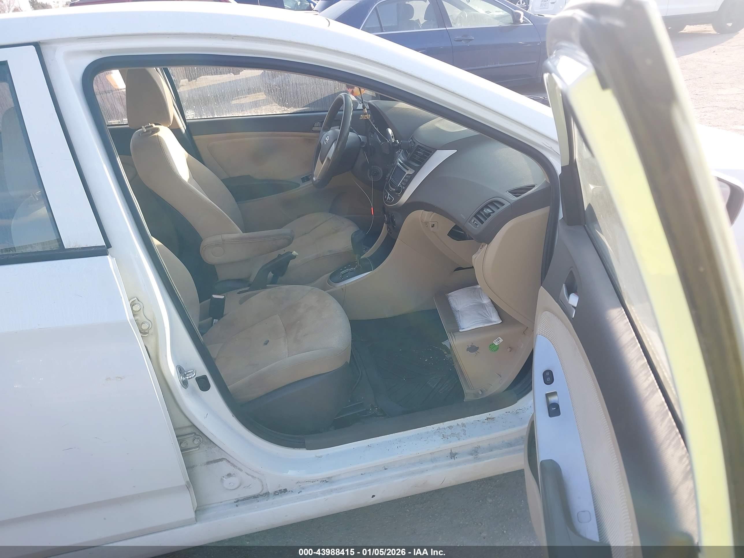 HYUNDAI ACCENT image 5