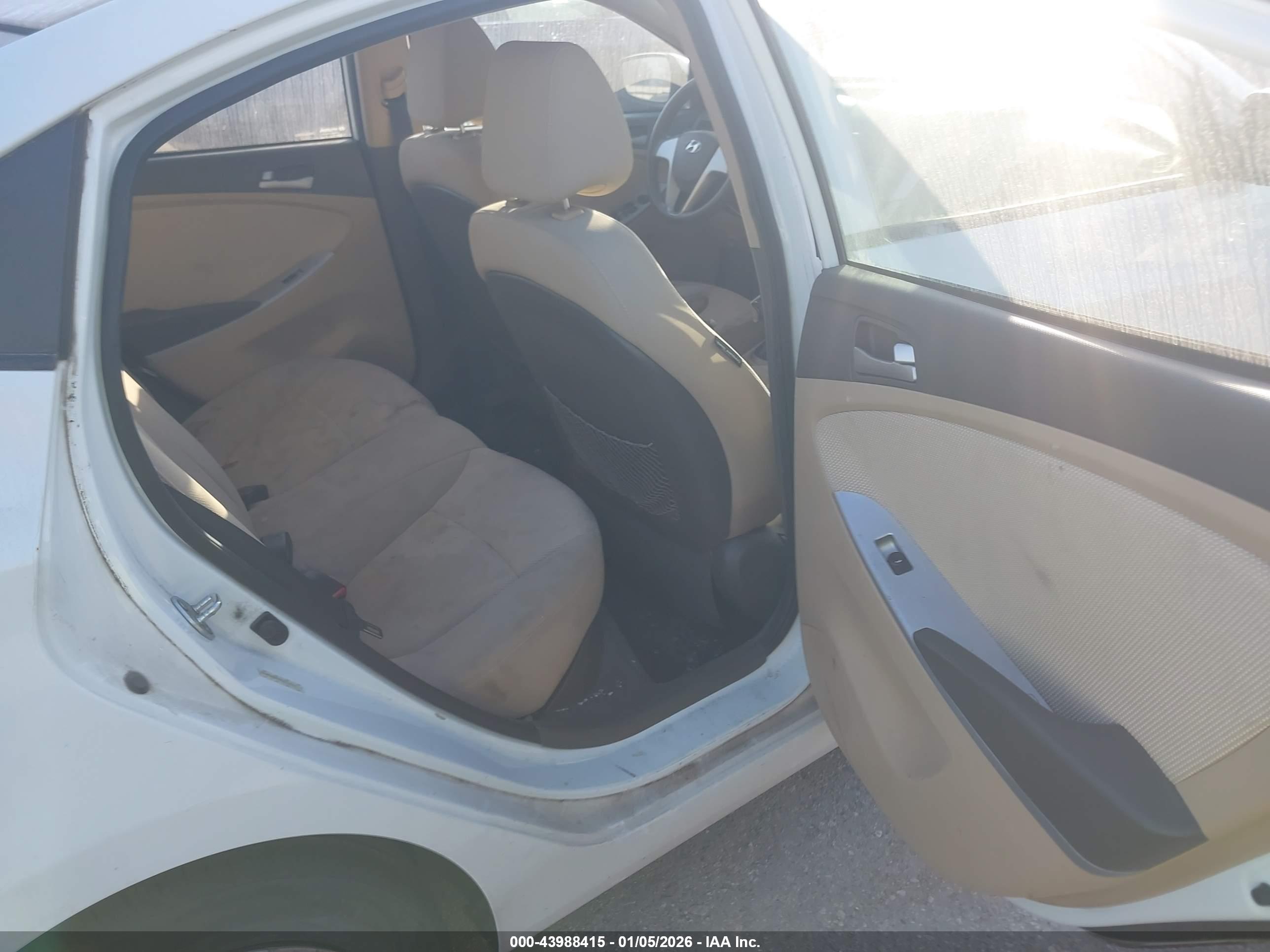 HYUNDAI ACCENT image 8