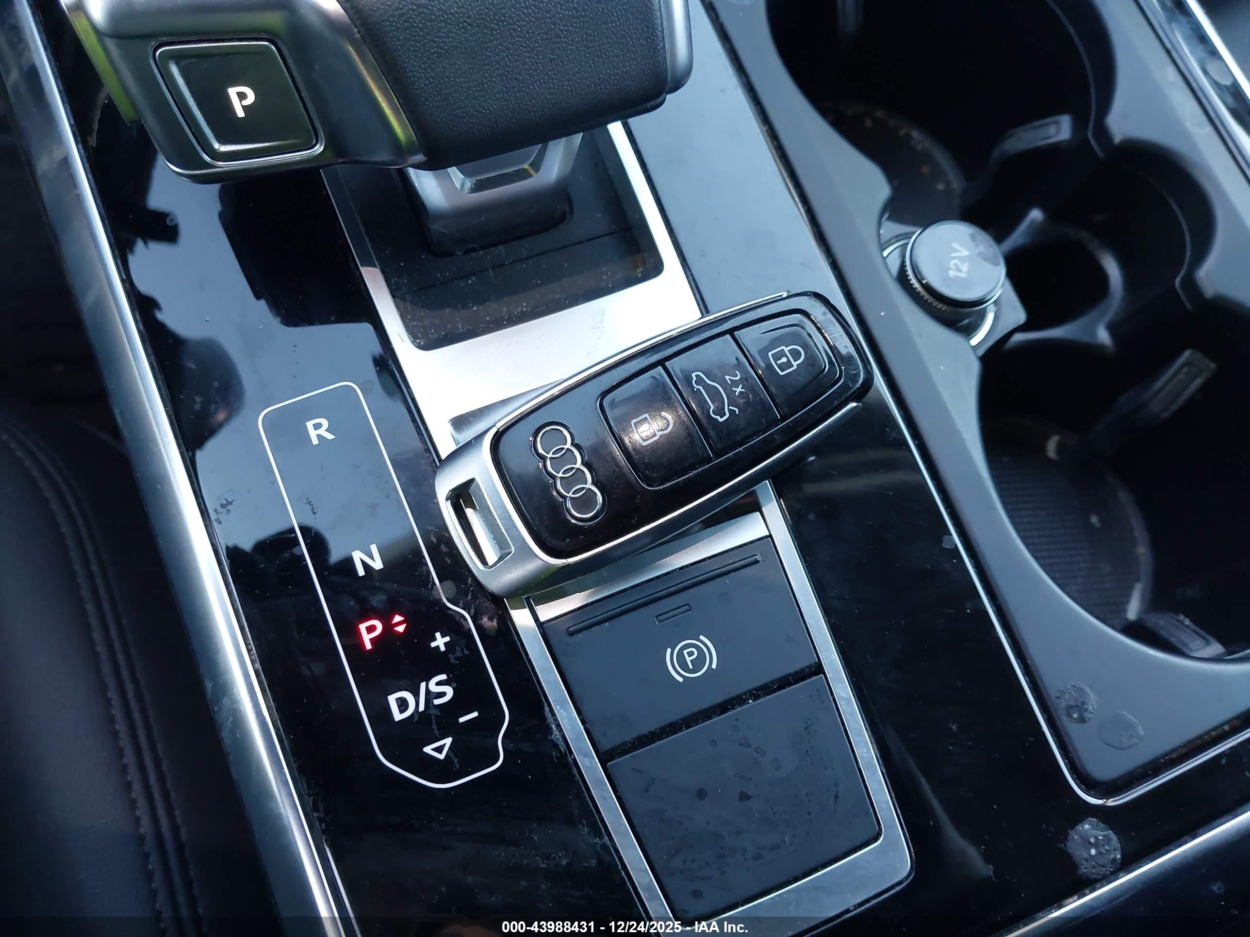 AUDI Q7 image 11