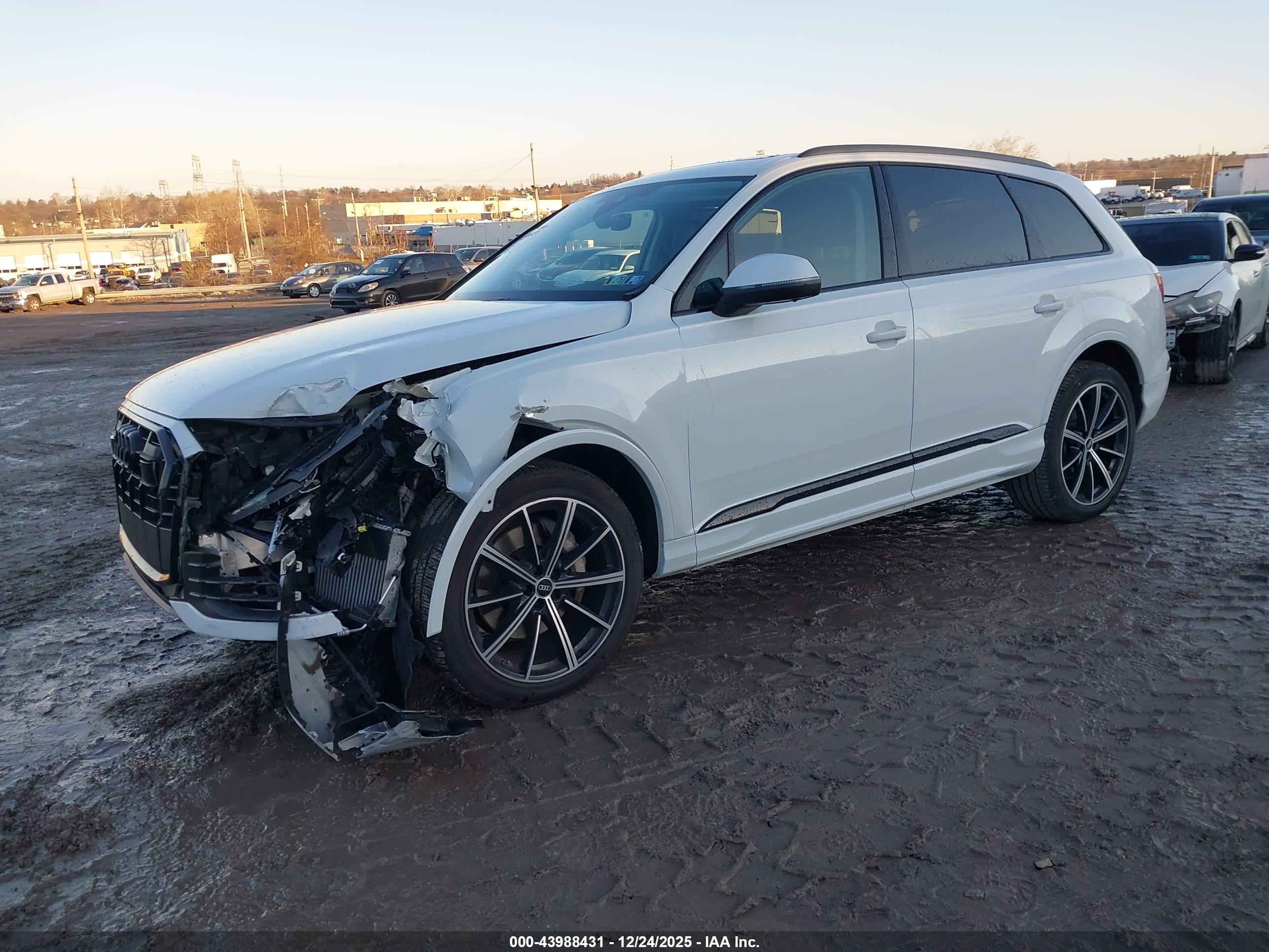 AUDI Q7 image 2
