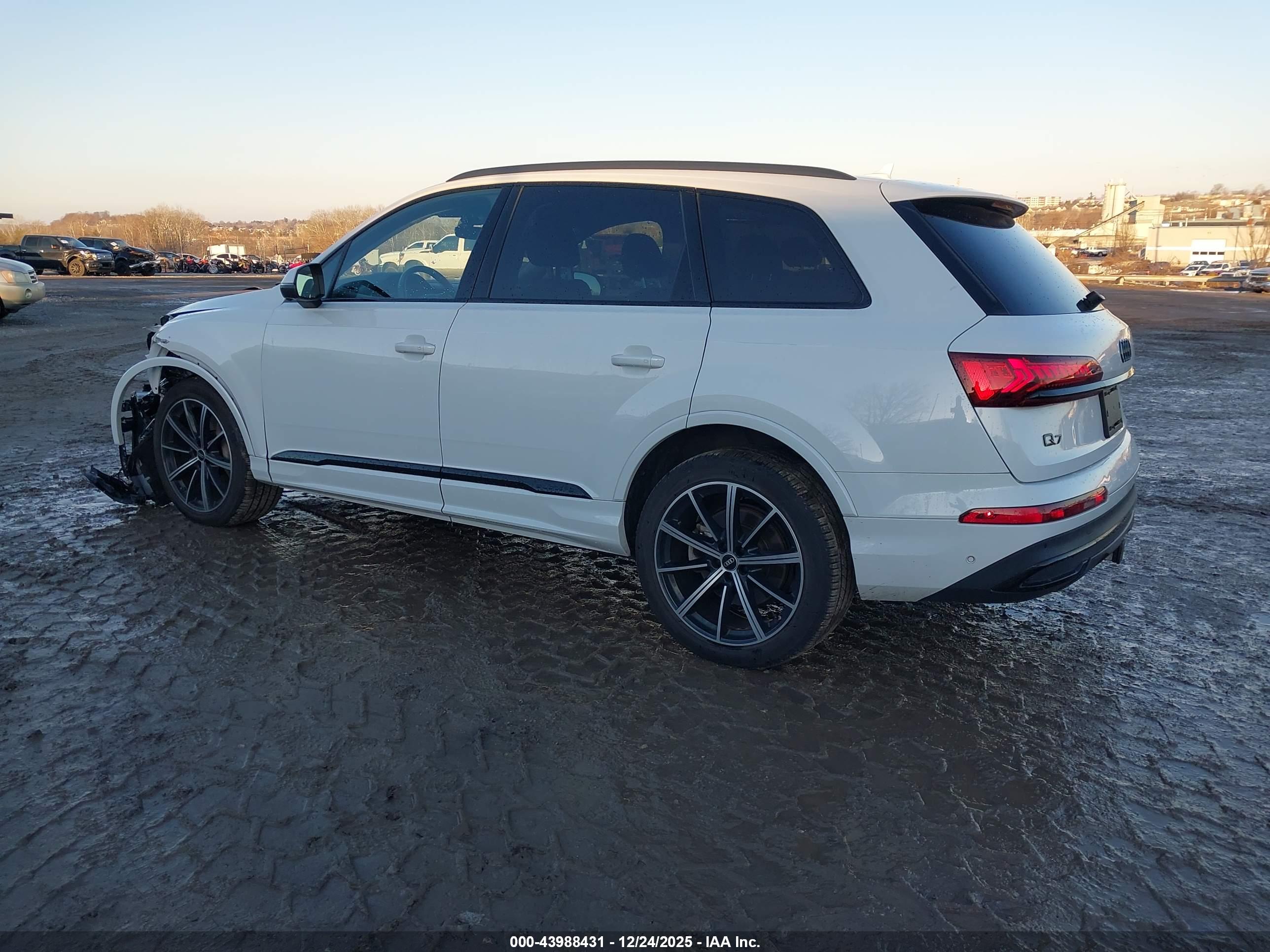 AUDI Q7 image 3