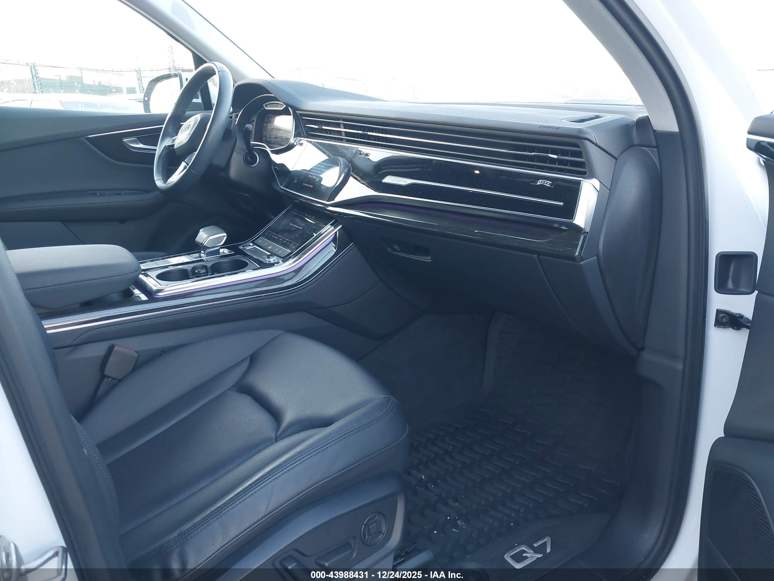 AUDI Q7 image 5