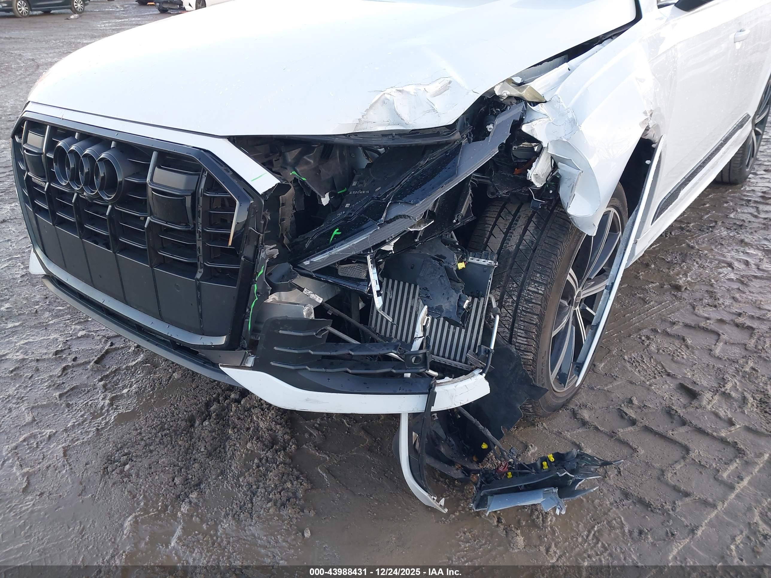 AUDI Q7 image 6