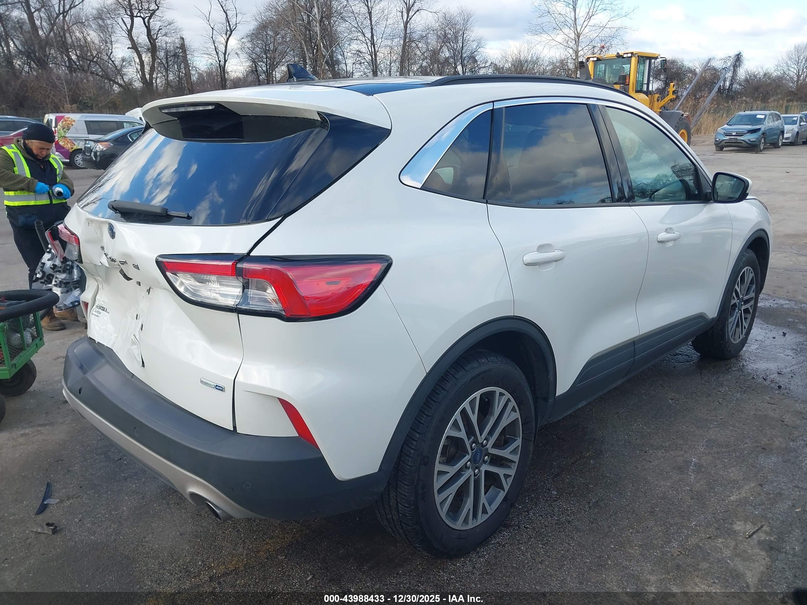 FORD ESCAPE image 4