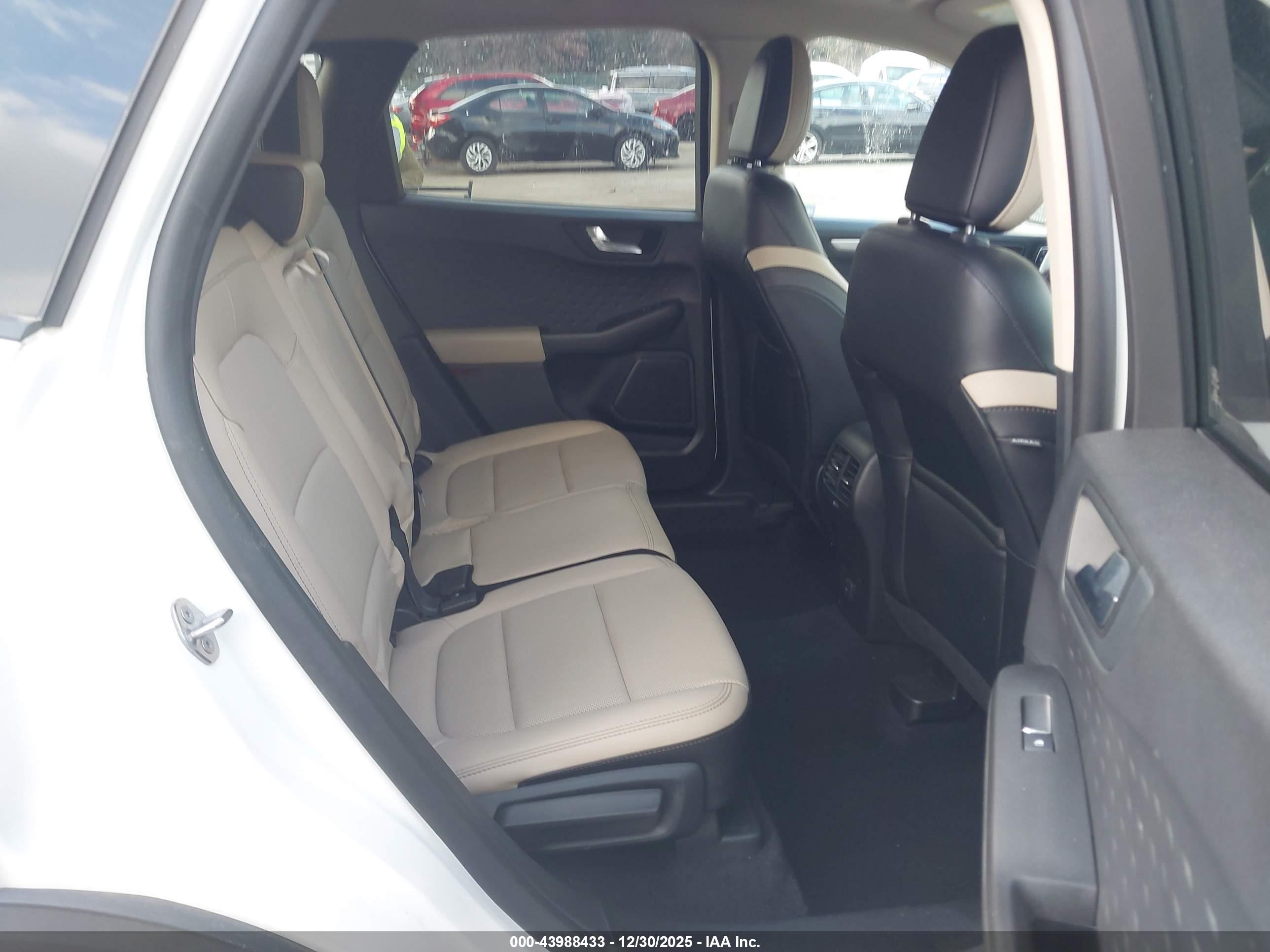 FORD ESCAPE image 8