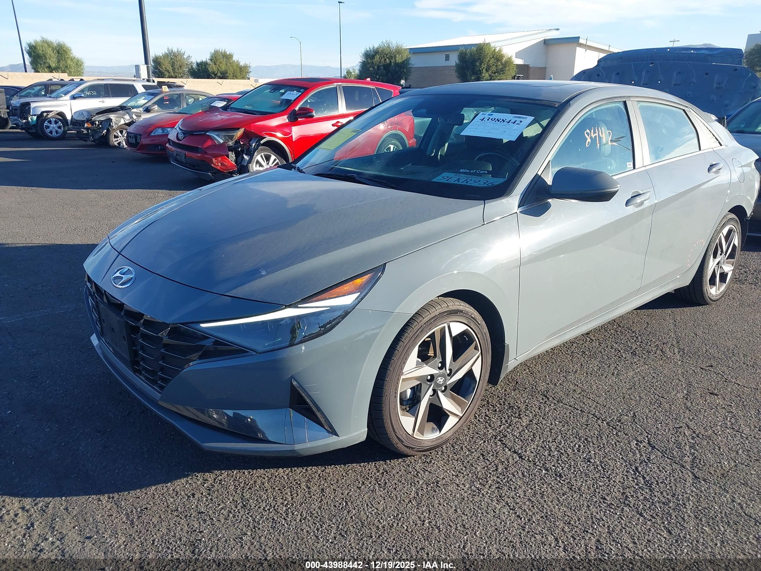 HYUNDAI ELANTRA image 2