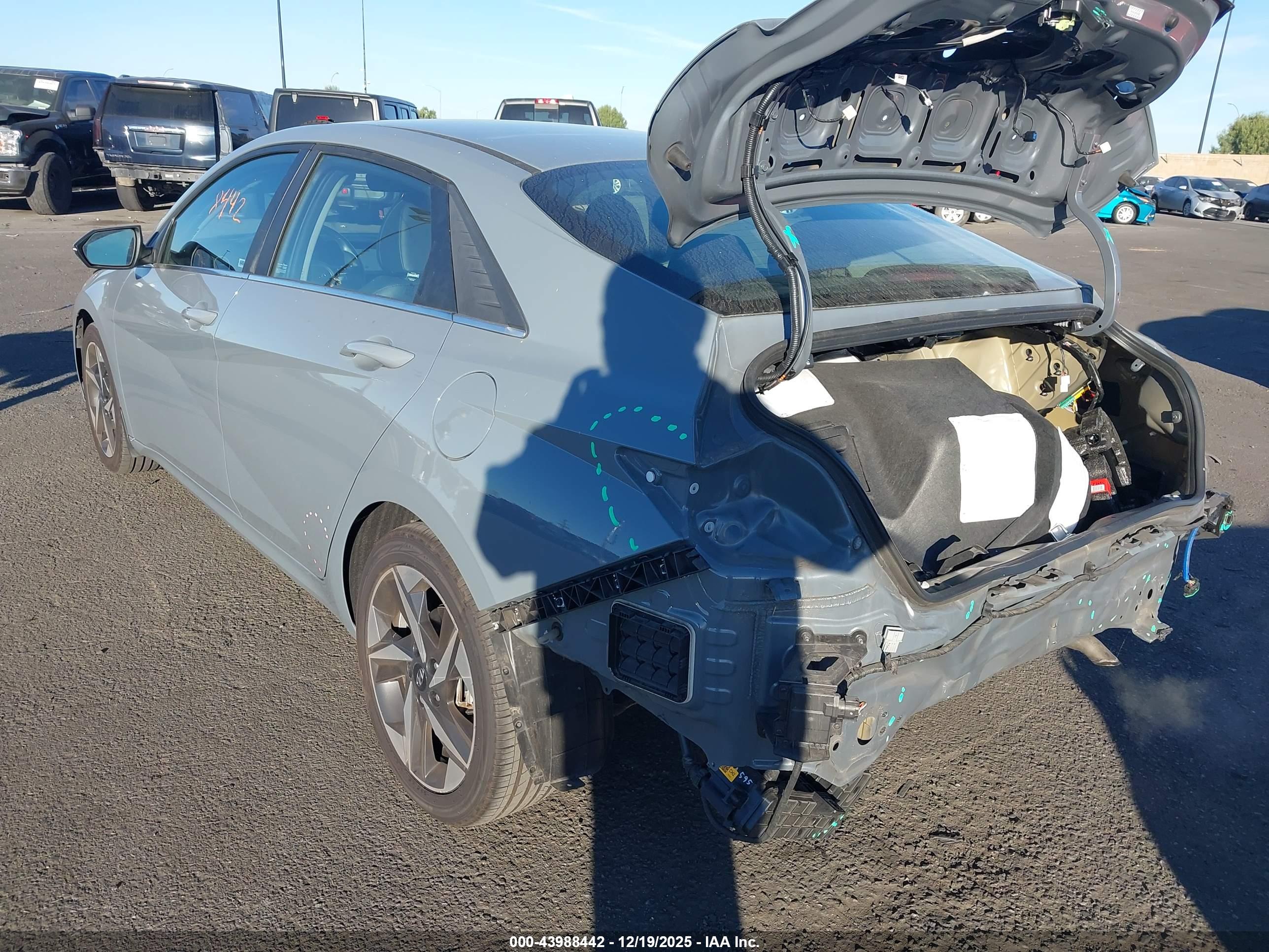 HYUNDAI ELANTRA image 3