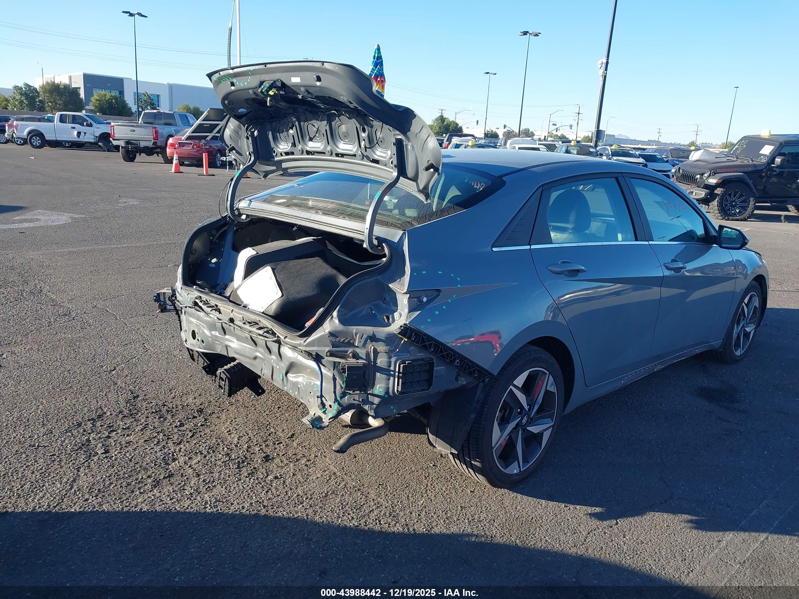 HYUNDAI ELANTRA image 4