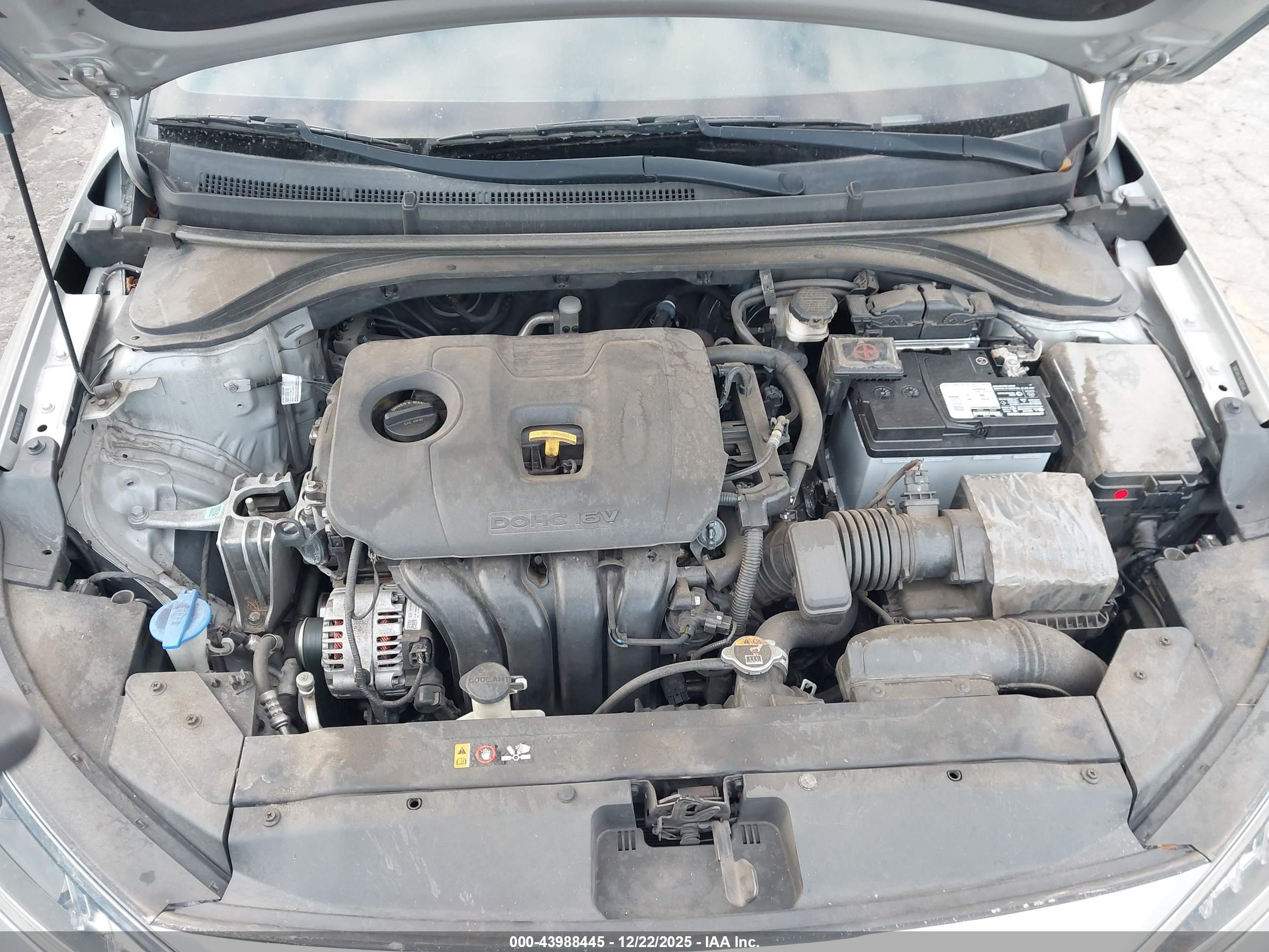 HYUNDAI ELANTRA image 10