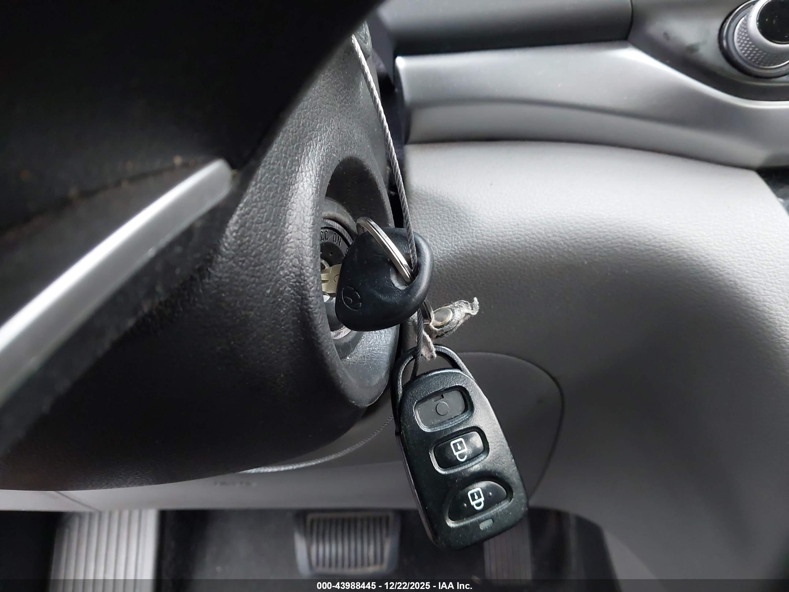HYUNDAI ELANTRA image 11
