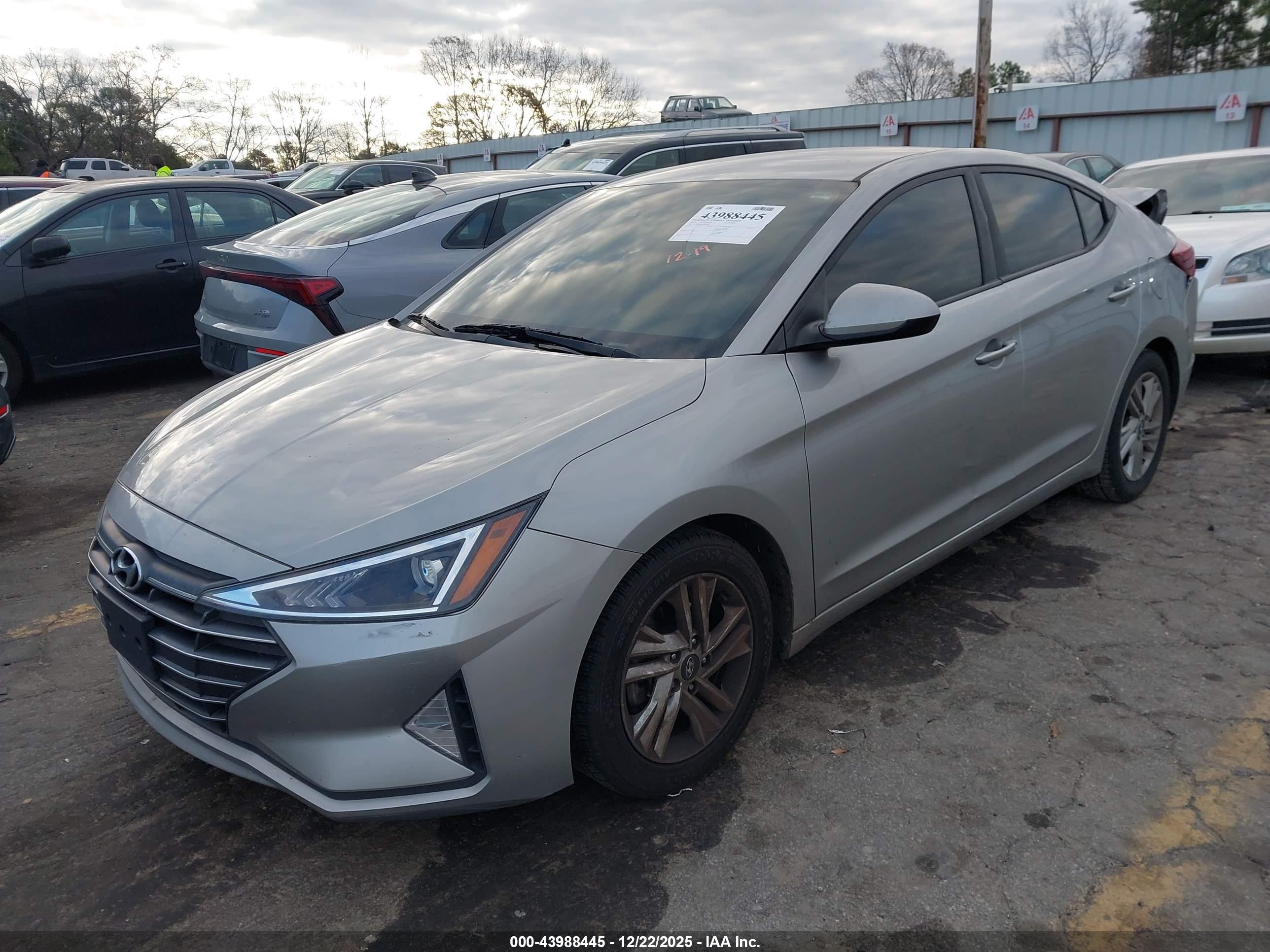 HYUNDAI ELANTRA image 2
