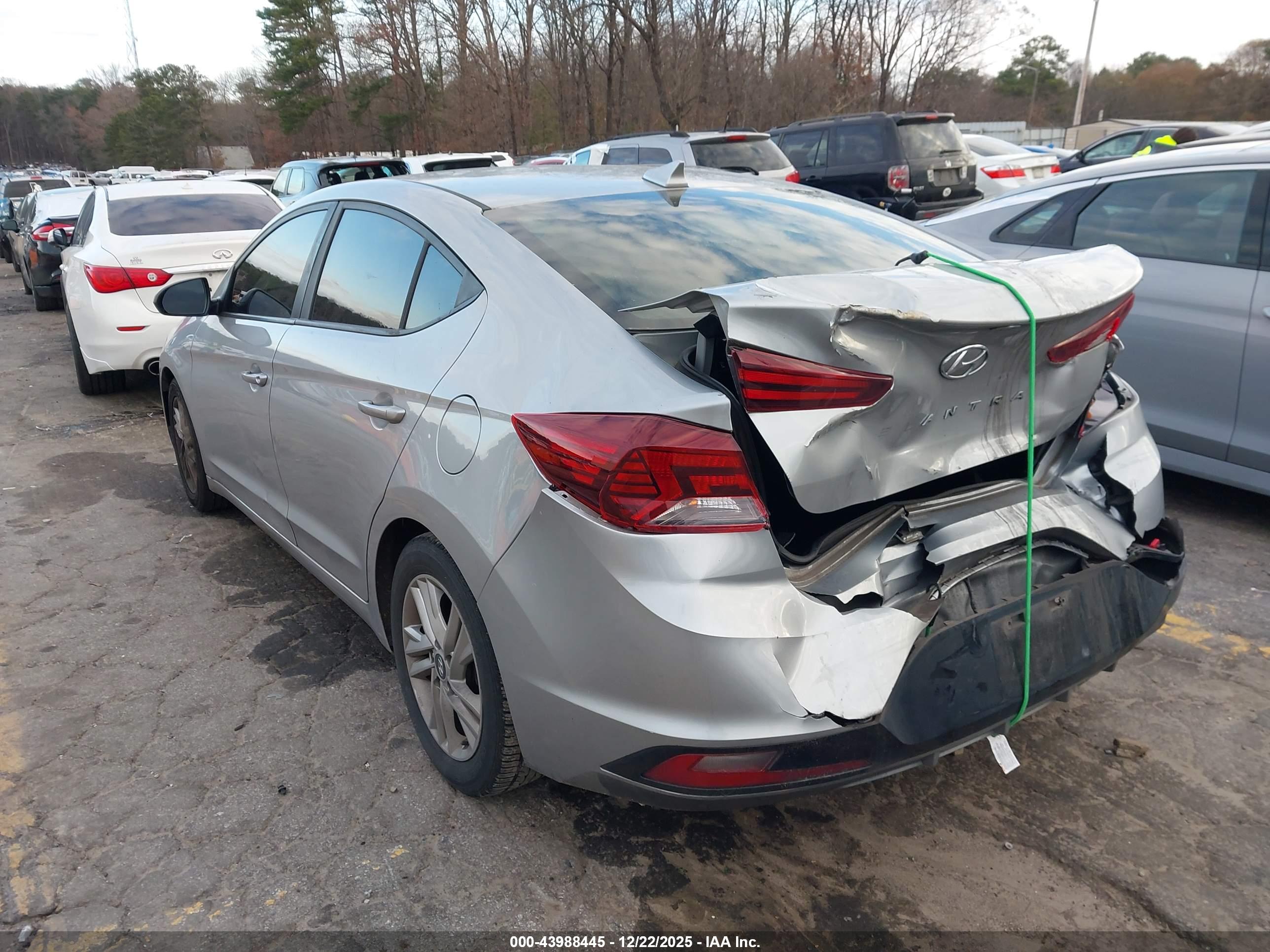 HYUNDAI ELANTRA image 3