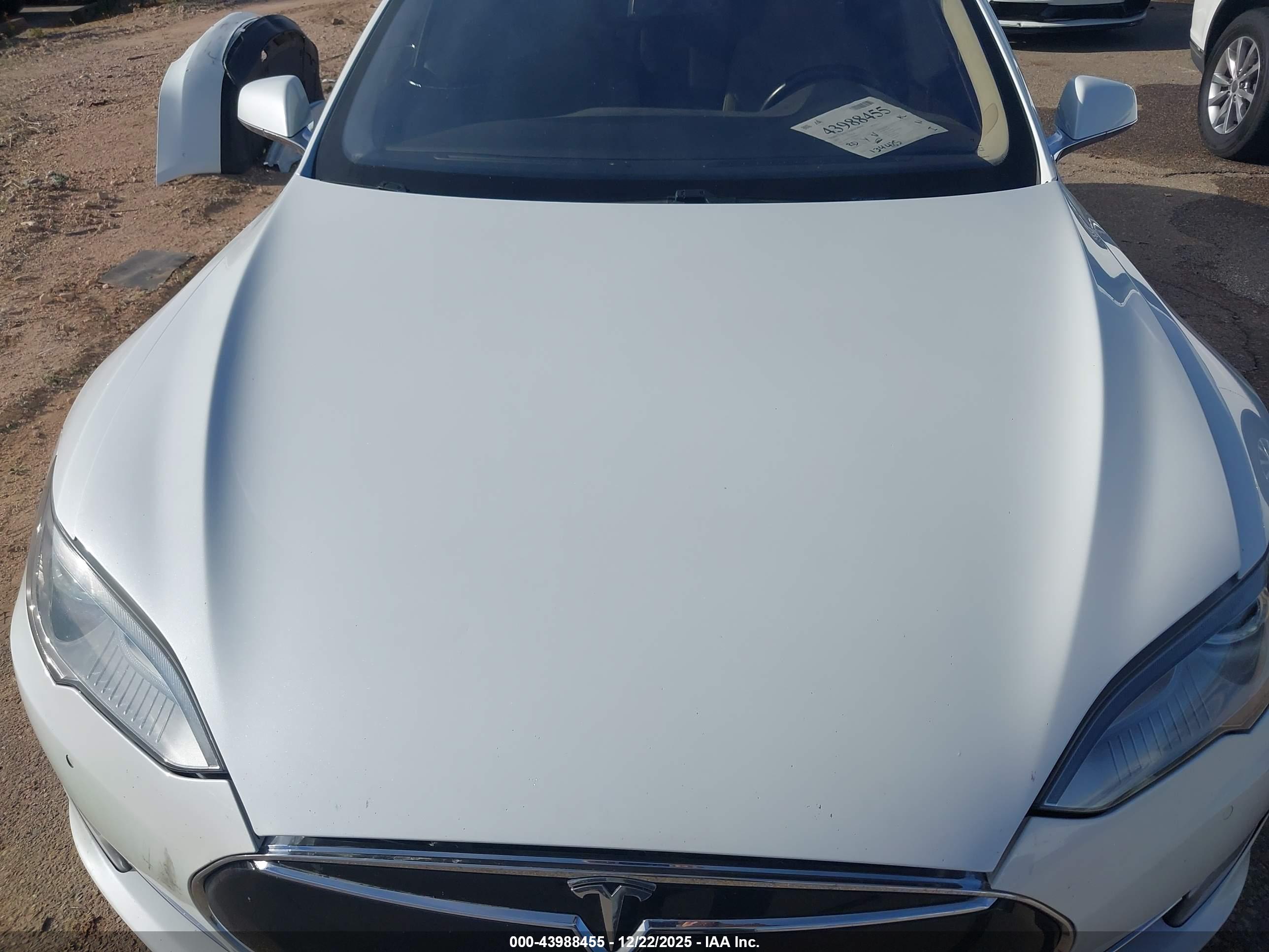 TESLA MODEL image 10