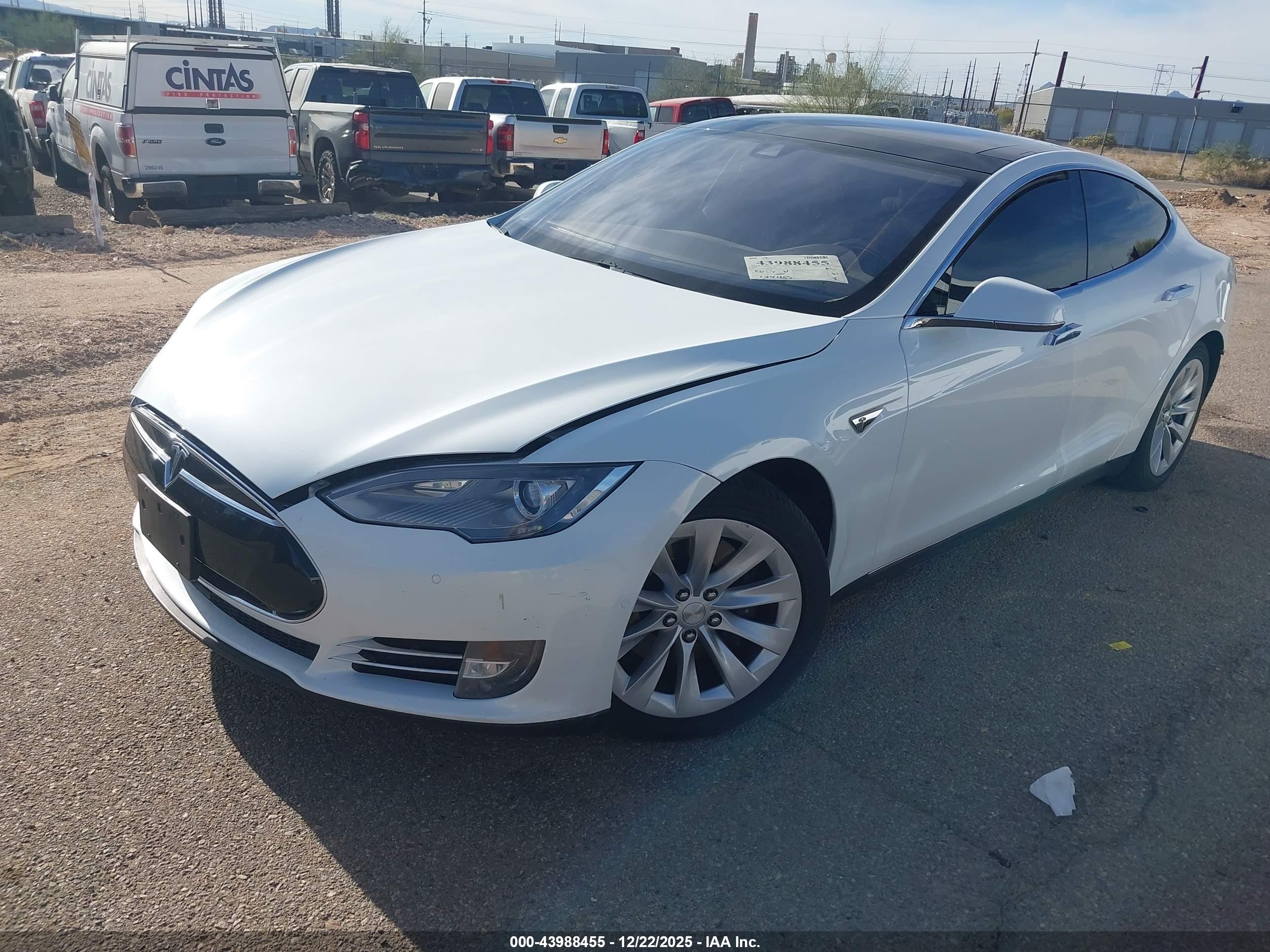 TESLA MODEL image 2