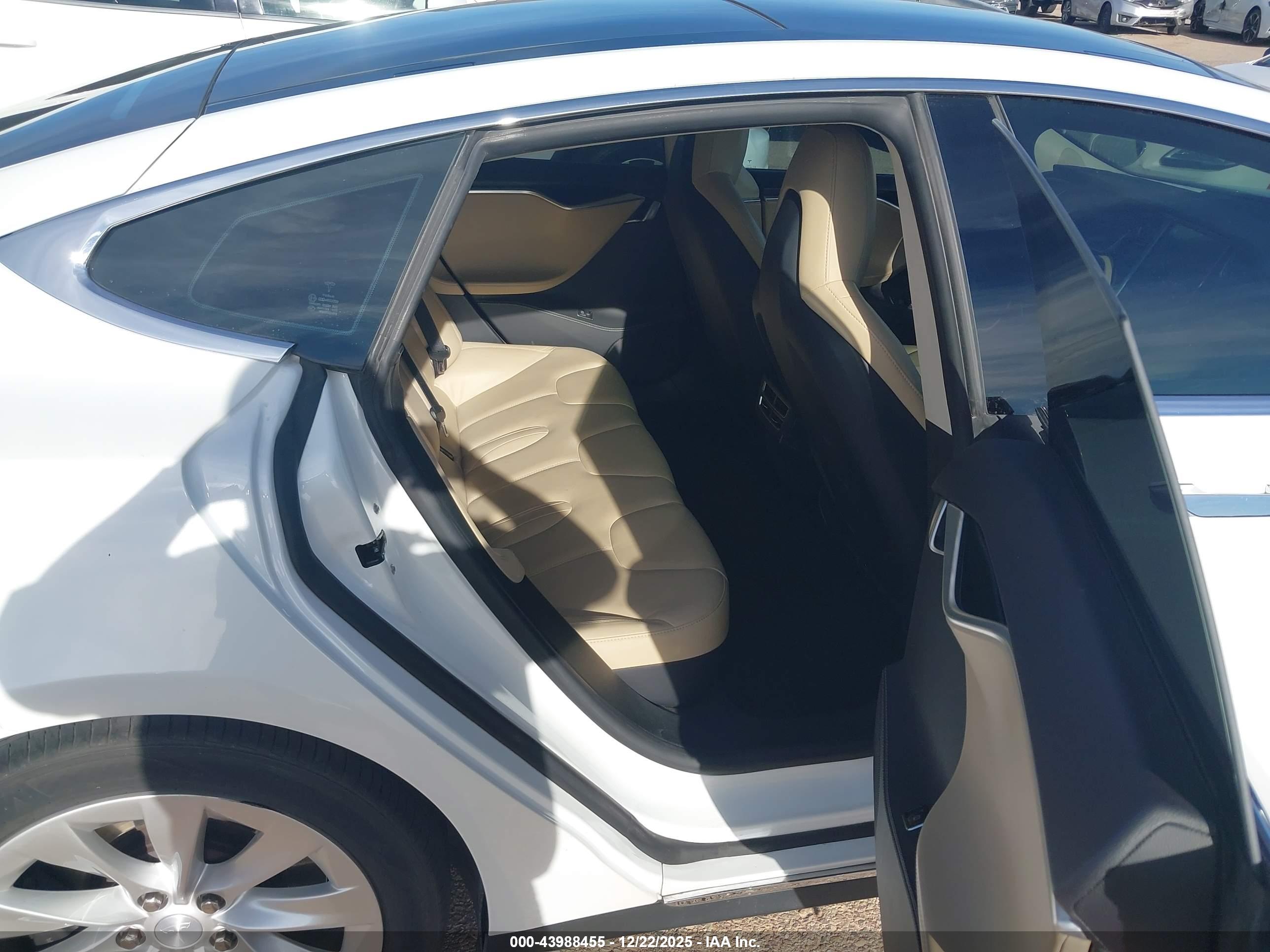 TESLA MODEL image 8