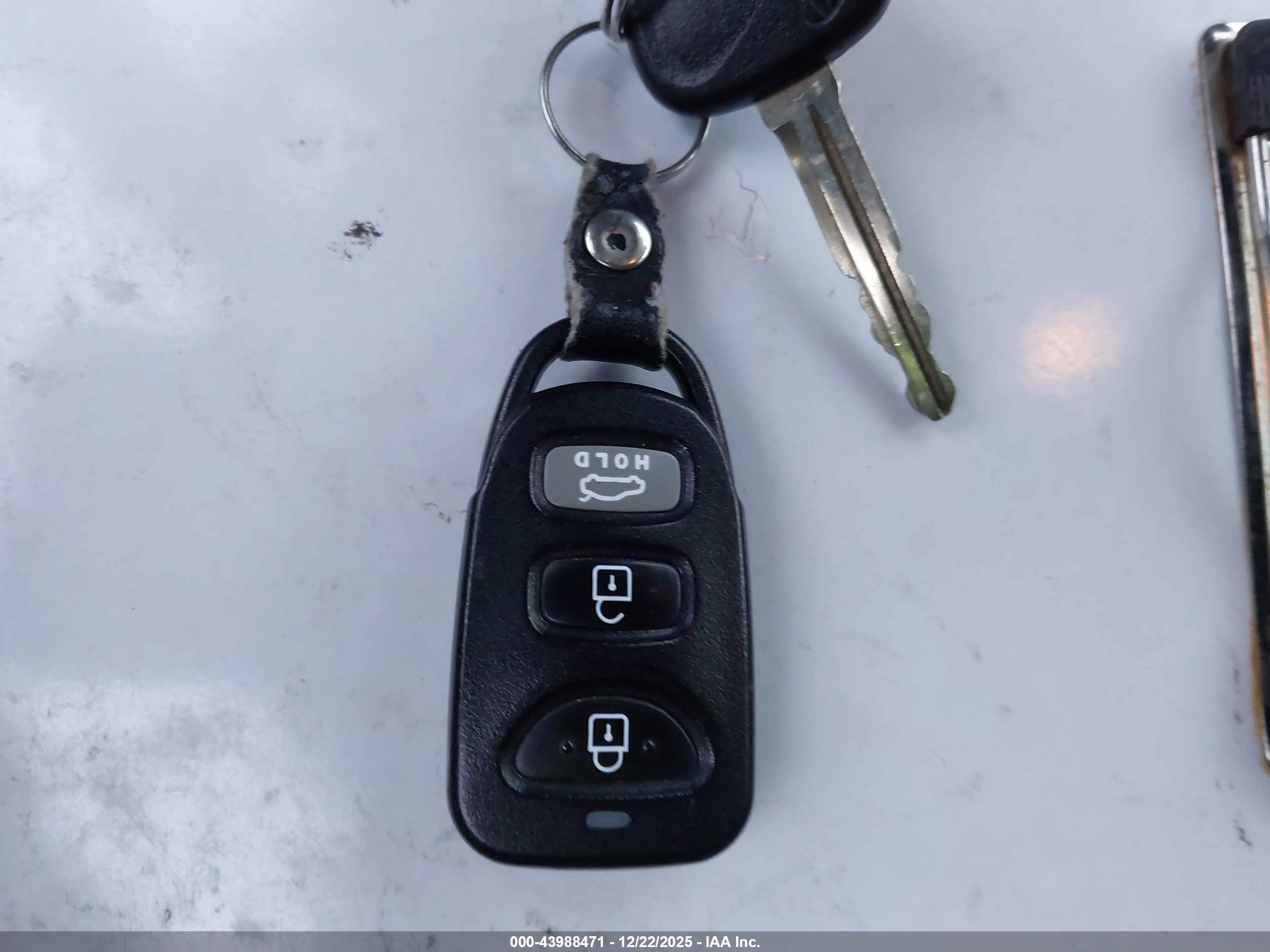 HYUNDAI ELANTRA image 11