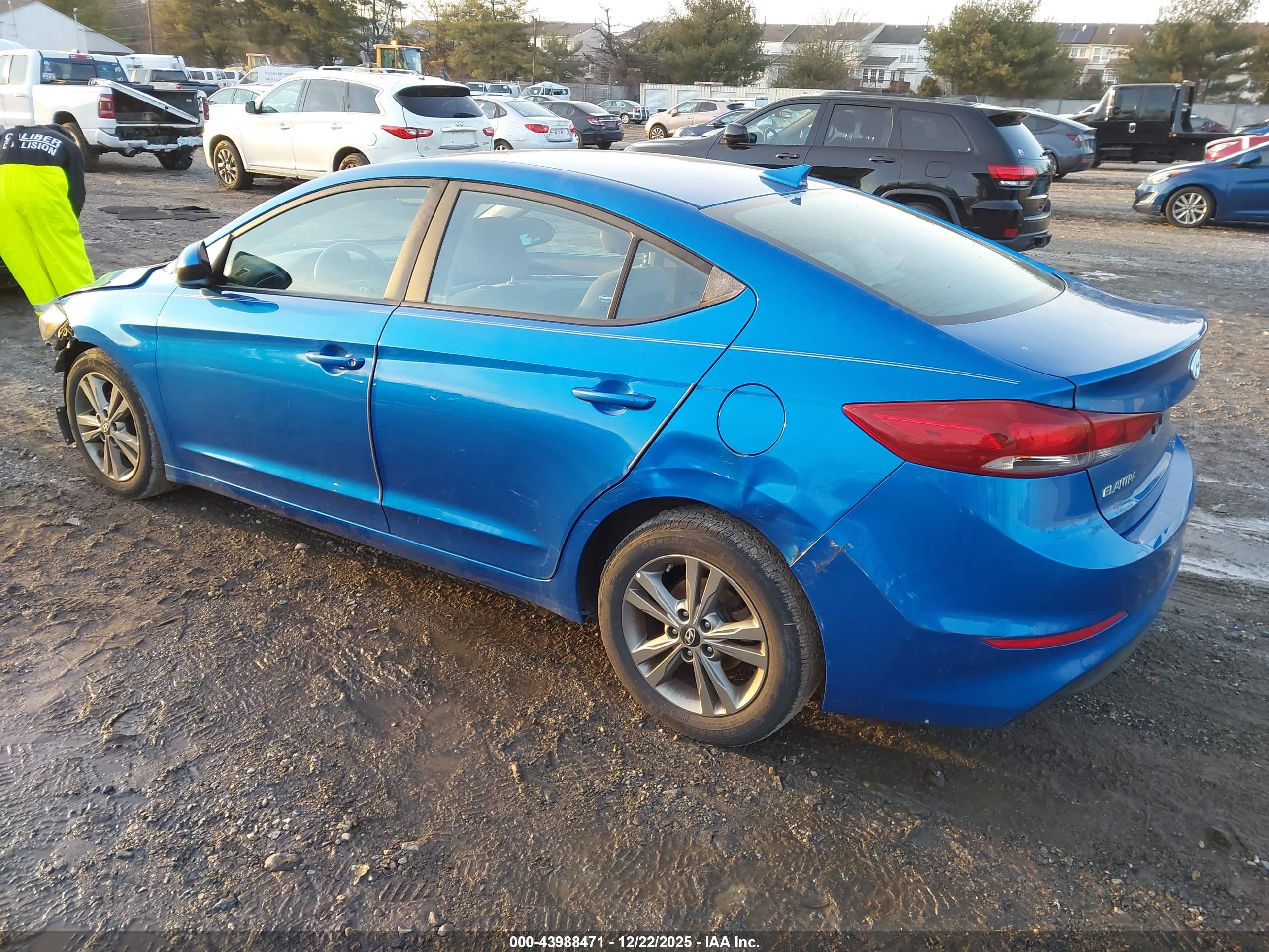 HYUNDAI ELANTRA image 3