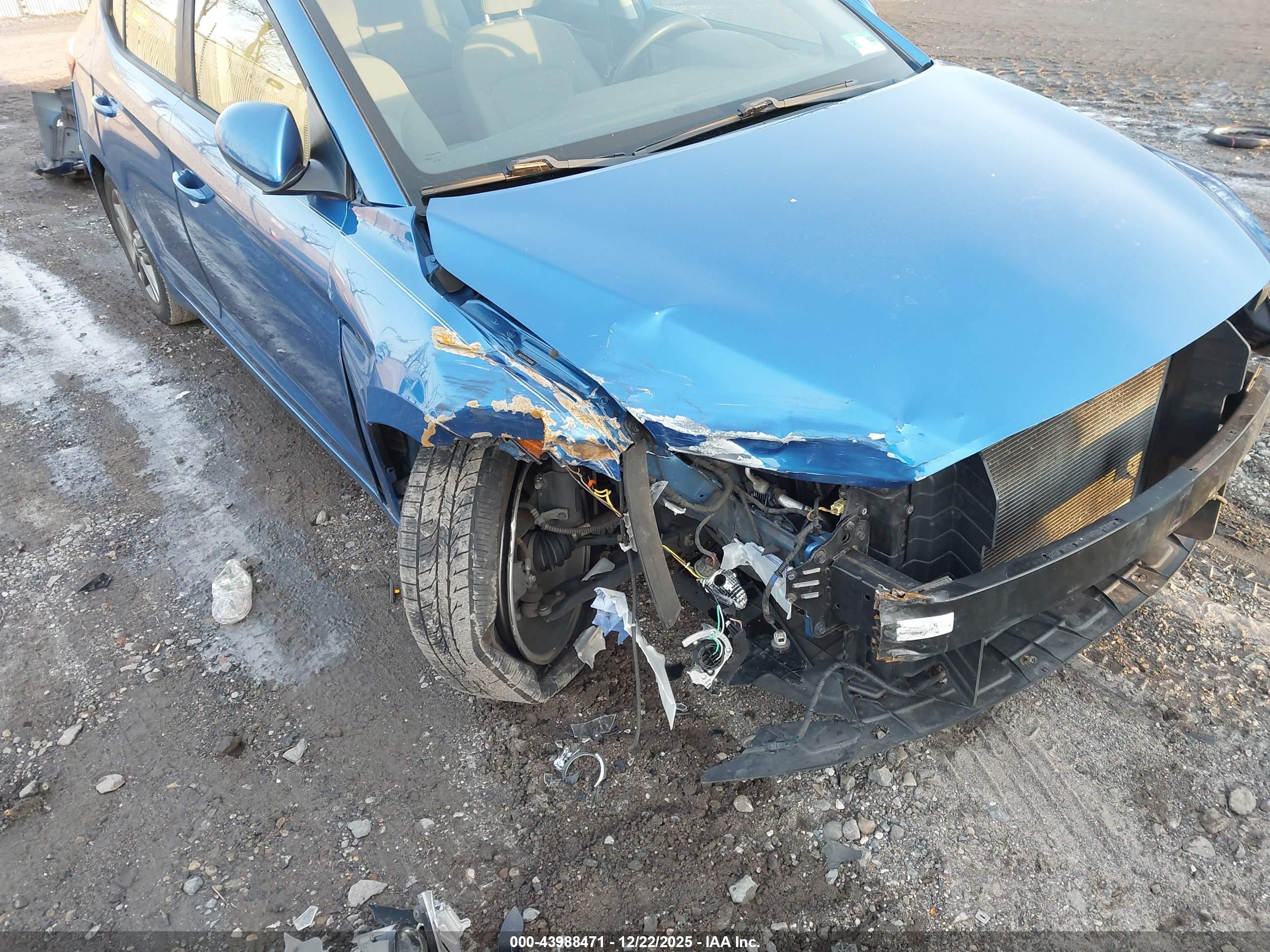 HYUNDAI ELANTRA image 6