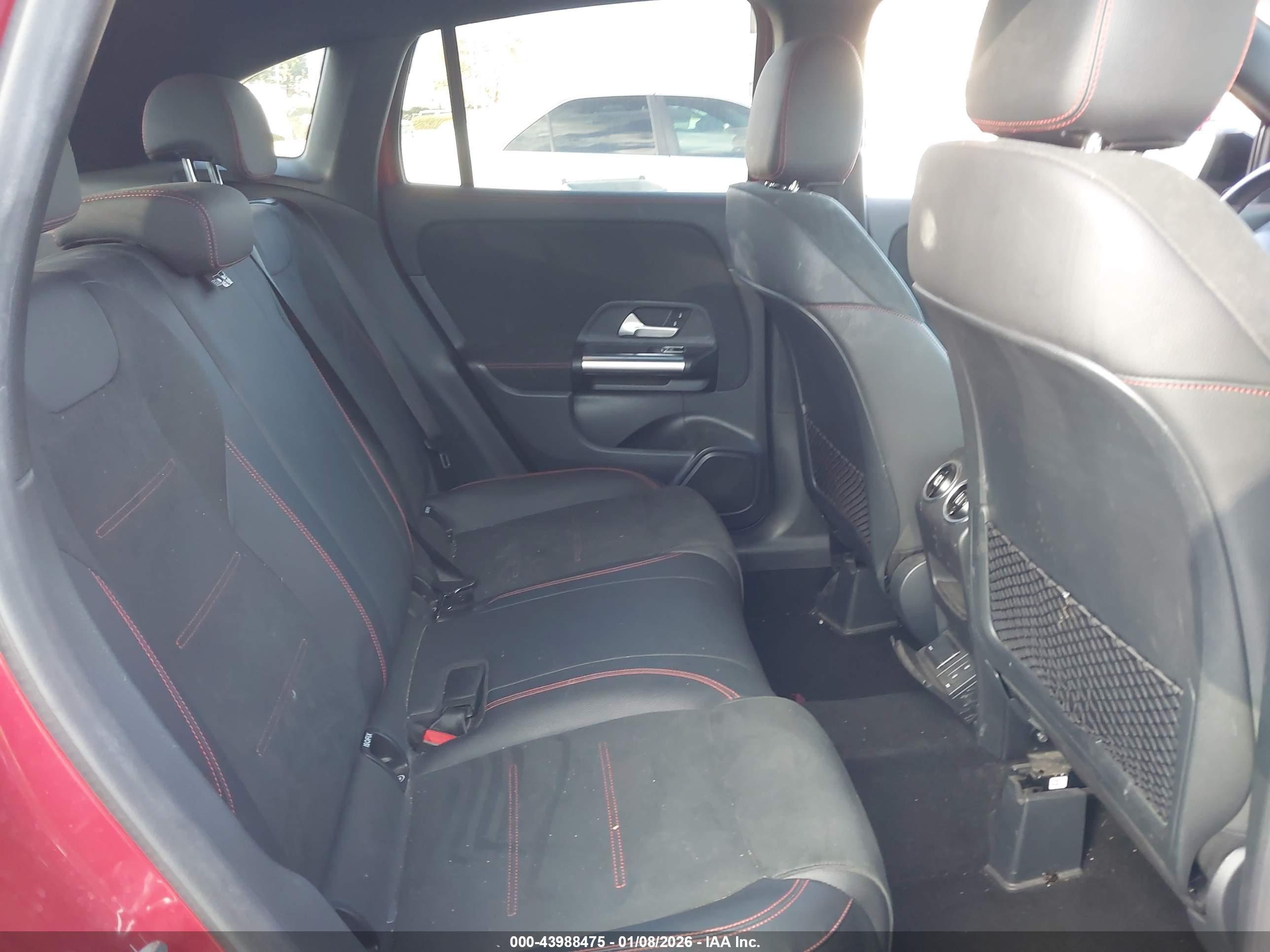 MERCEDES-BENZ GLA image 8