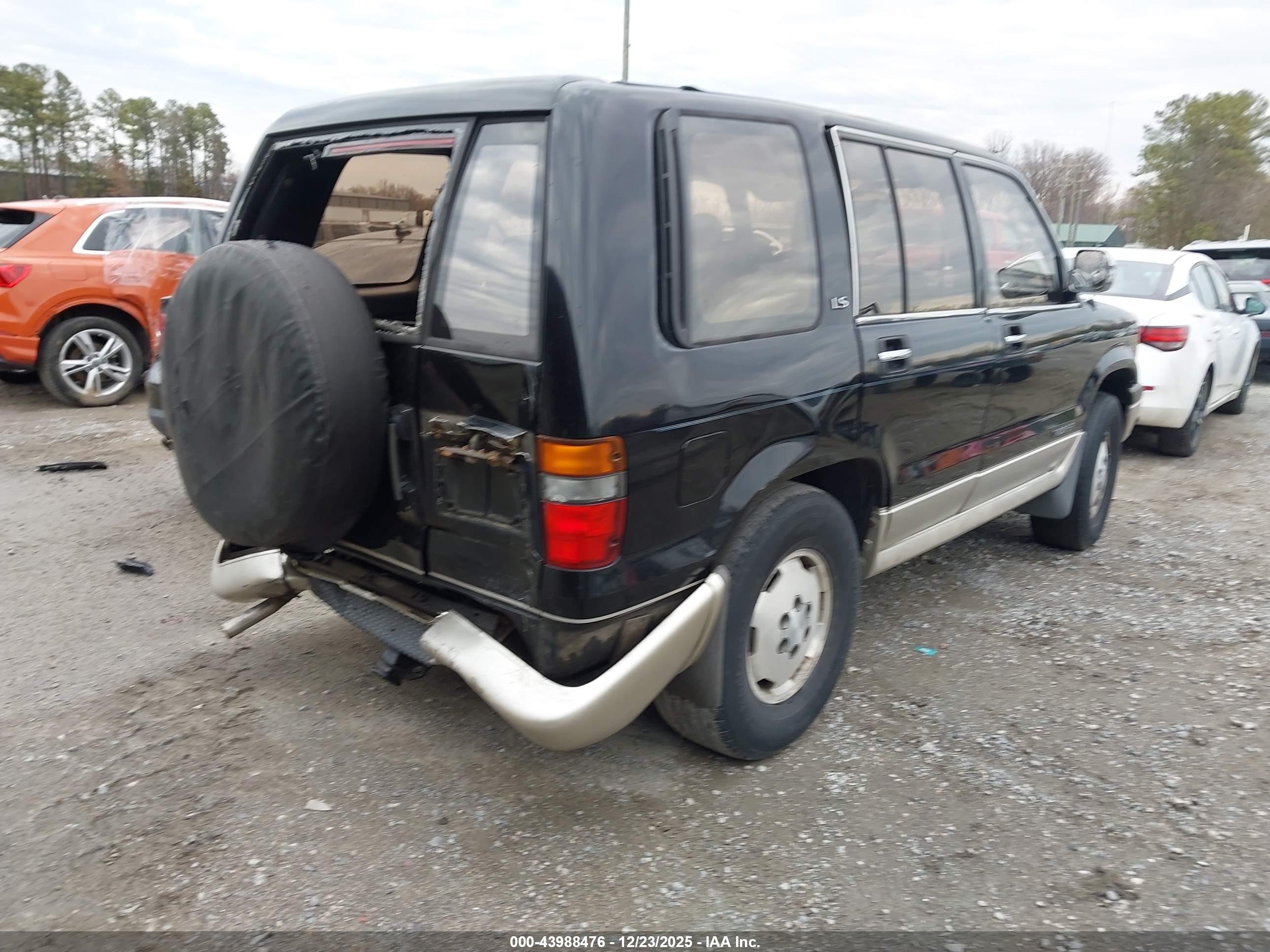 ISUZU TROOPER image 4
