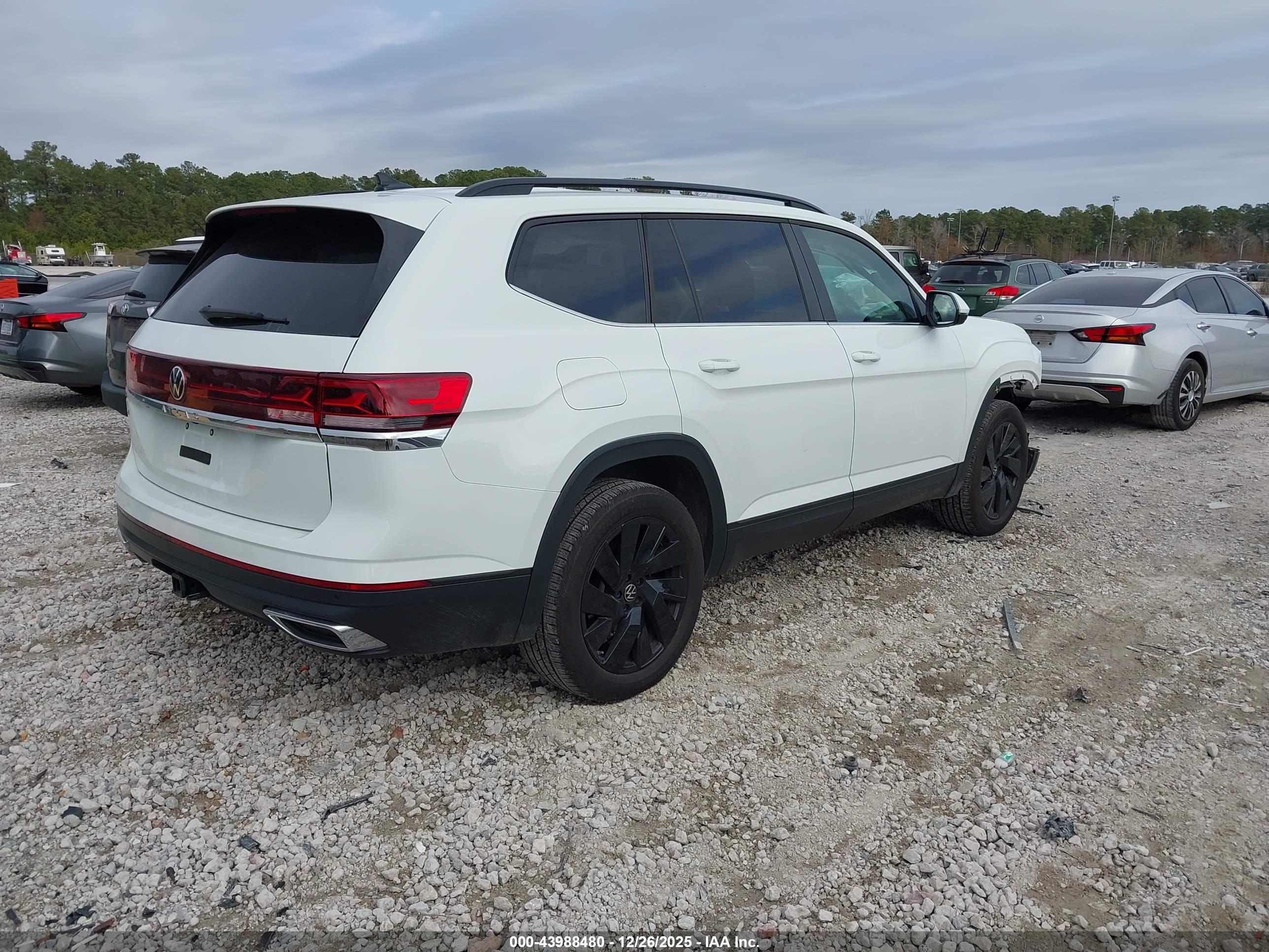 VOLKSWAGEN ATLAS image 4