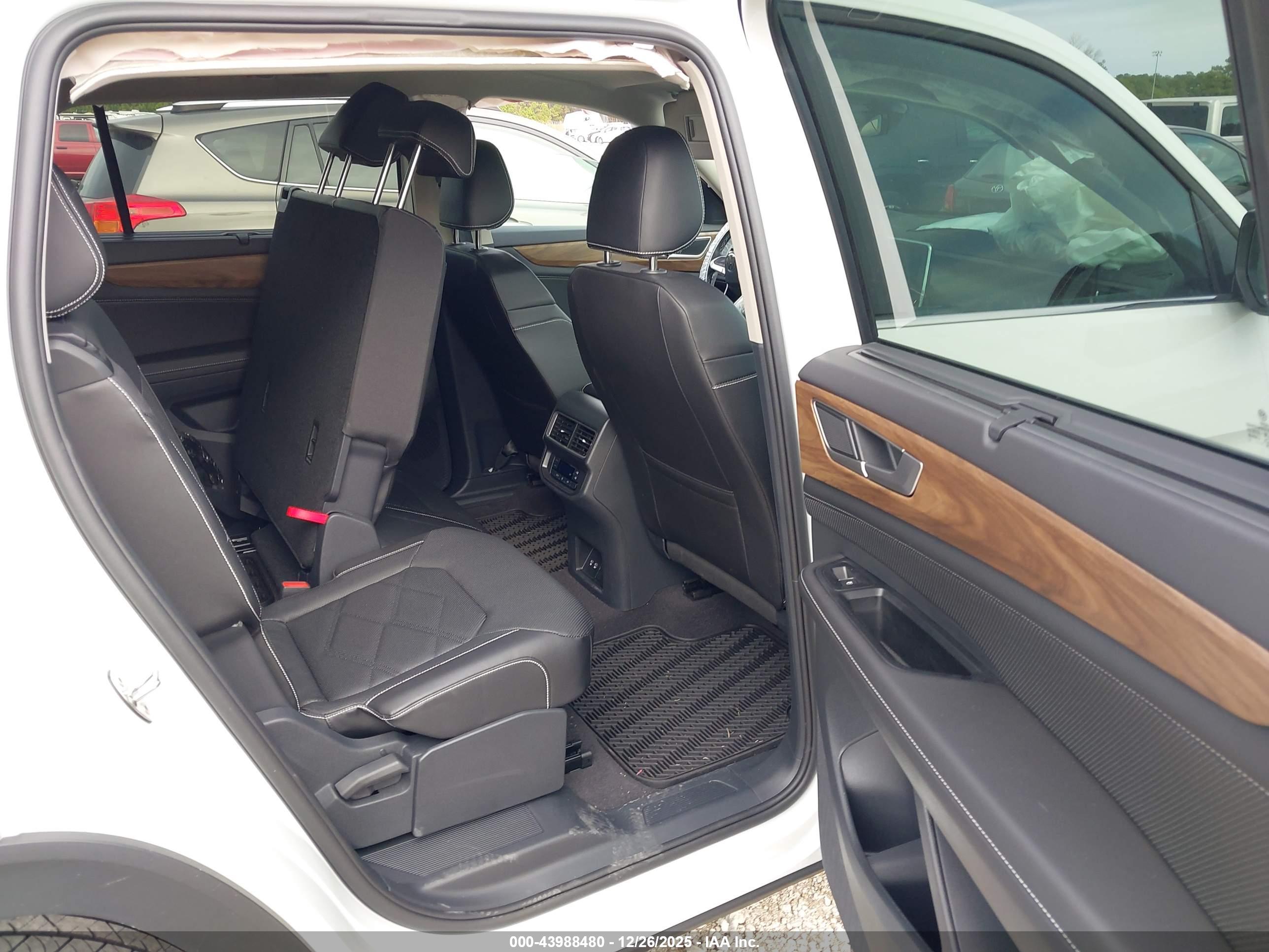 VOLKSWAGEN ATLAS image 8