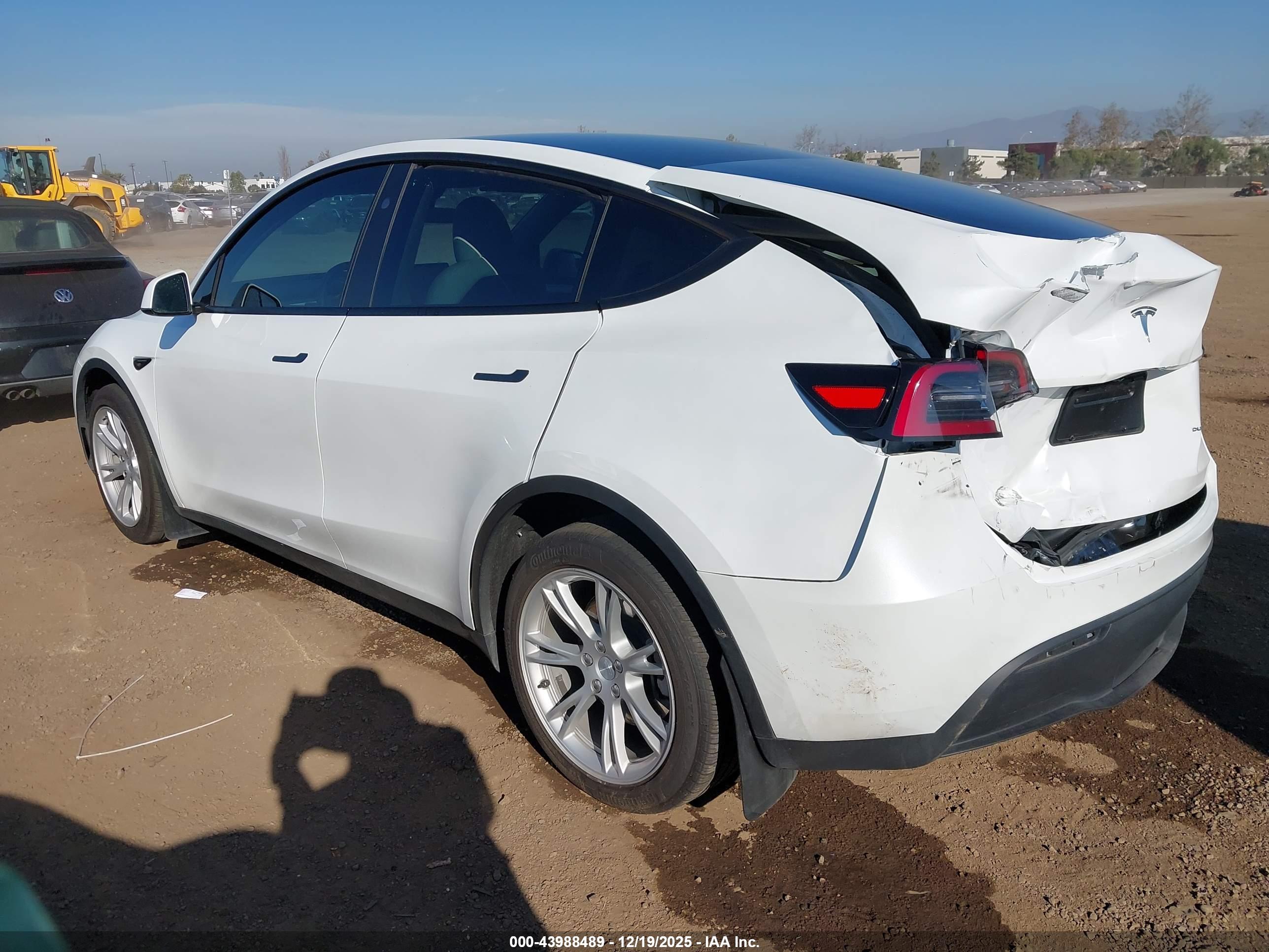 TESLA MODEL image 3