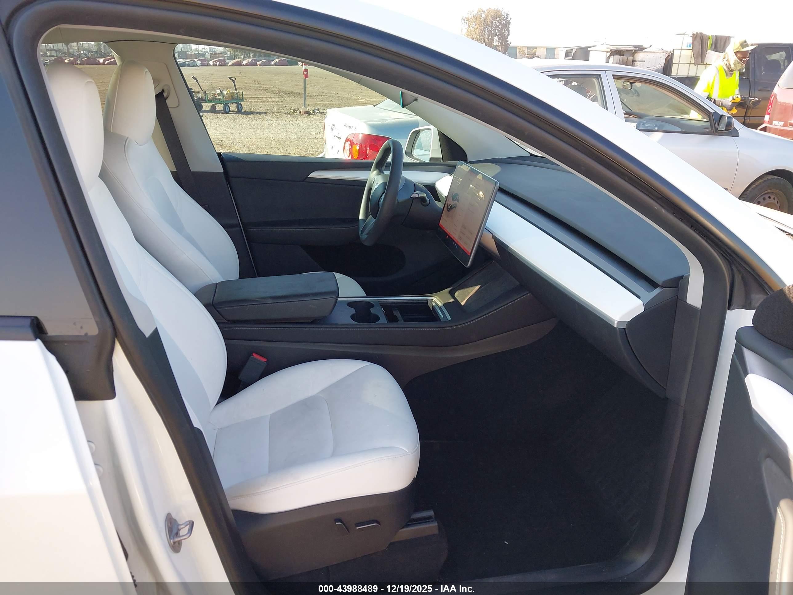 TESLA MODEL image 5