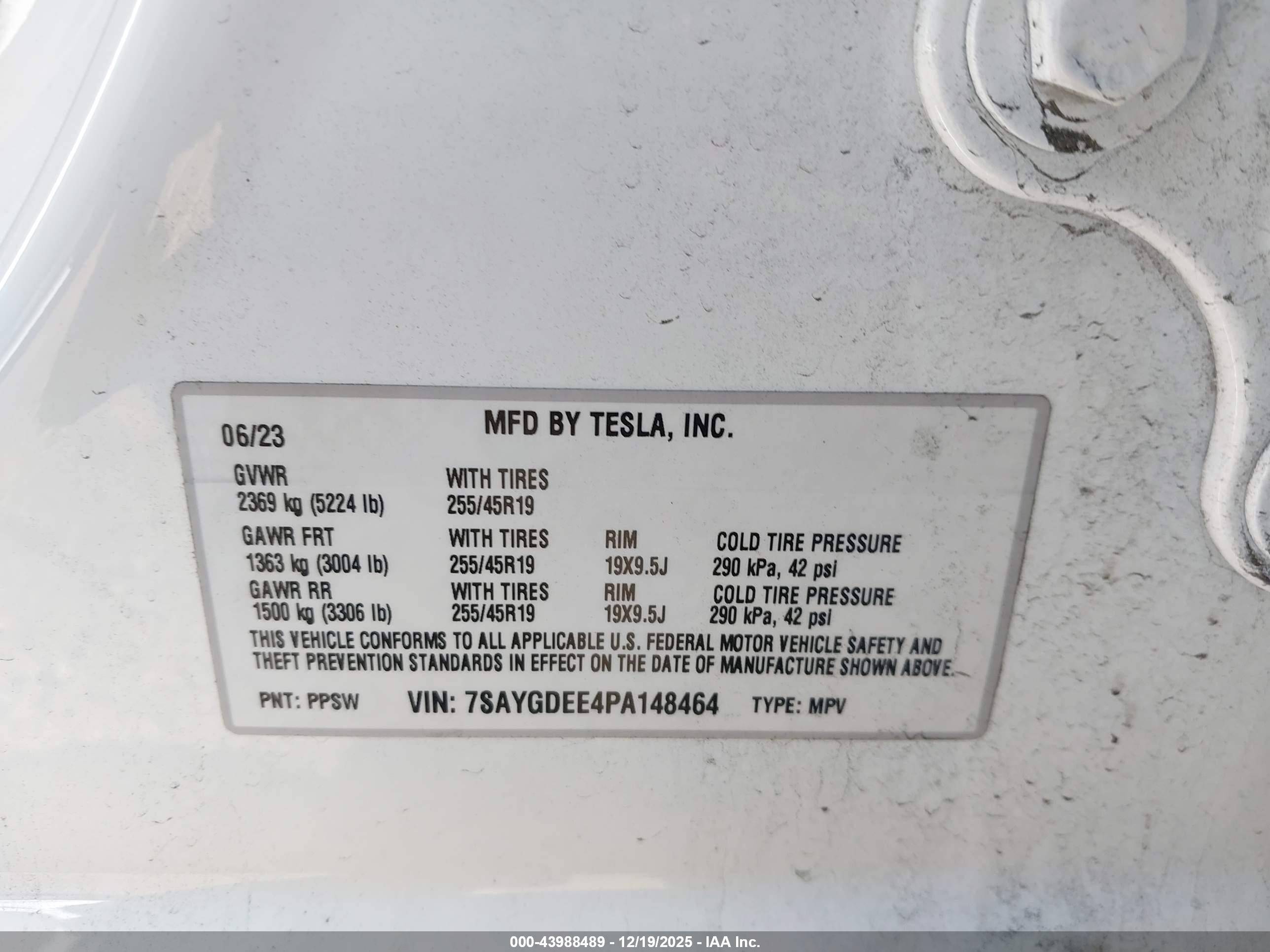 TESLA MODEL image 9