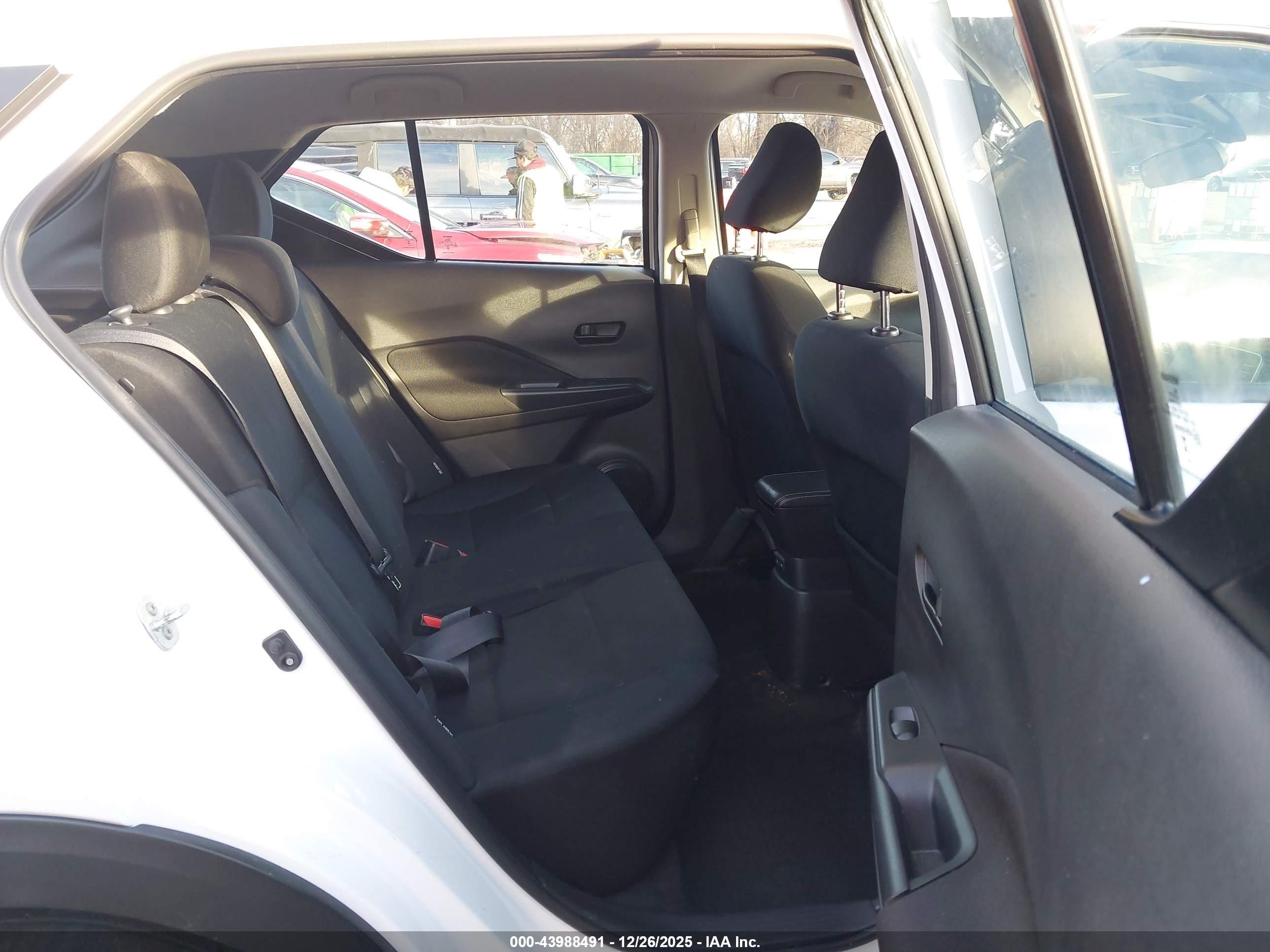 NISSAN KICKS image 8