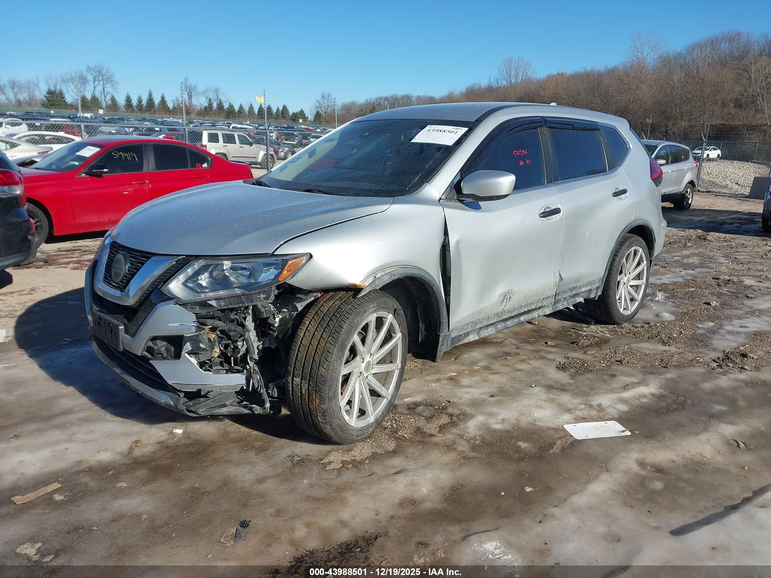 NISSAN ROGUE image 2