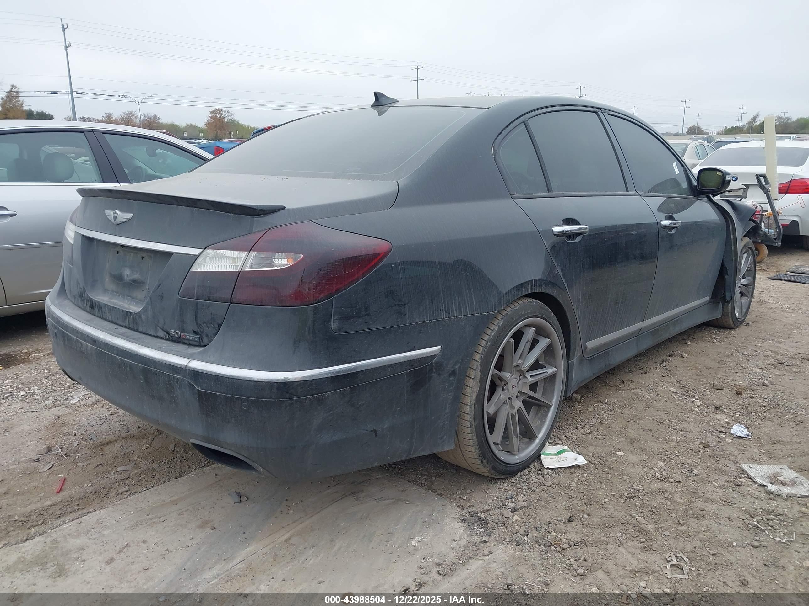 HYUNDAI GENESIS image 4