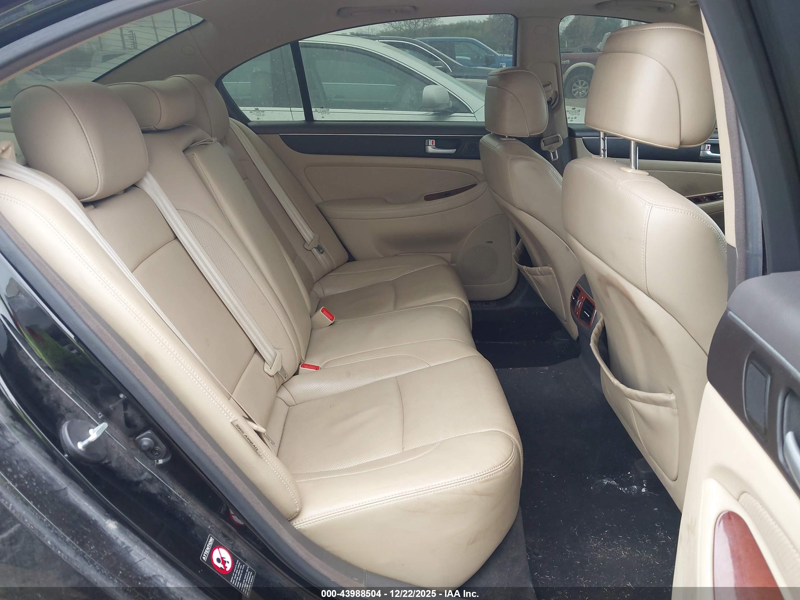 HYUNDAI GENESIS image 8