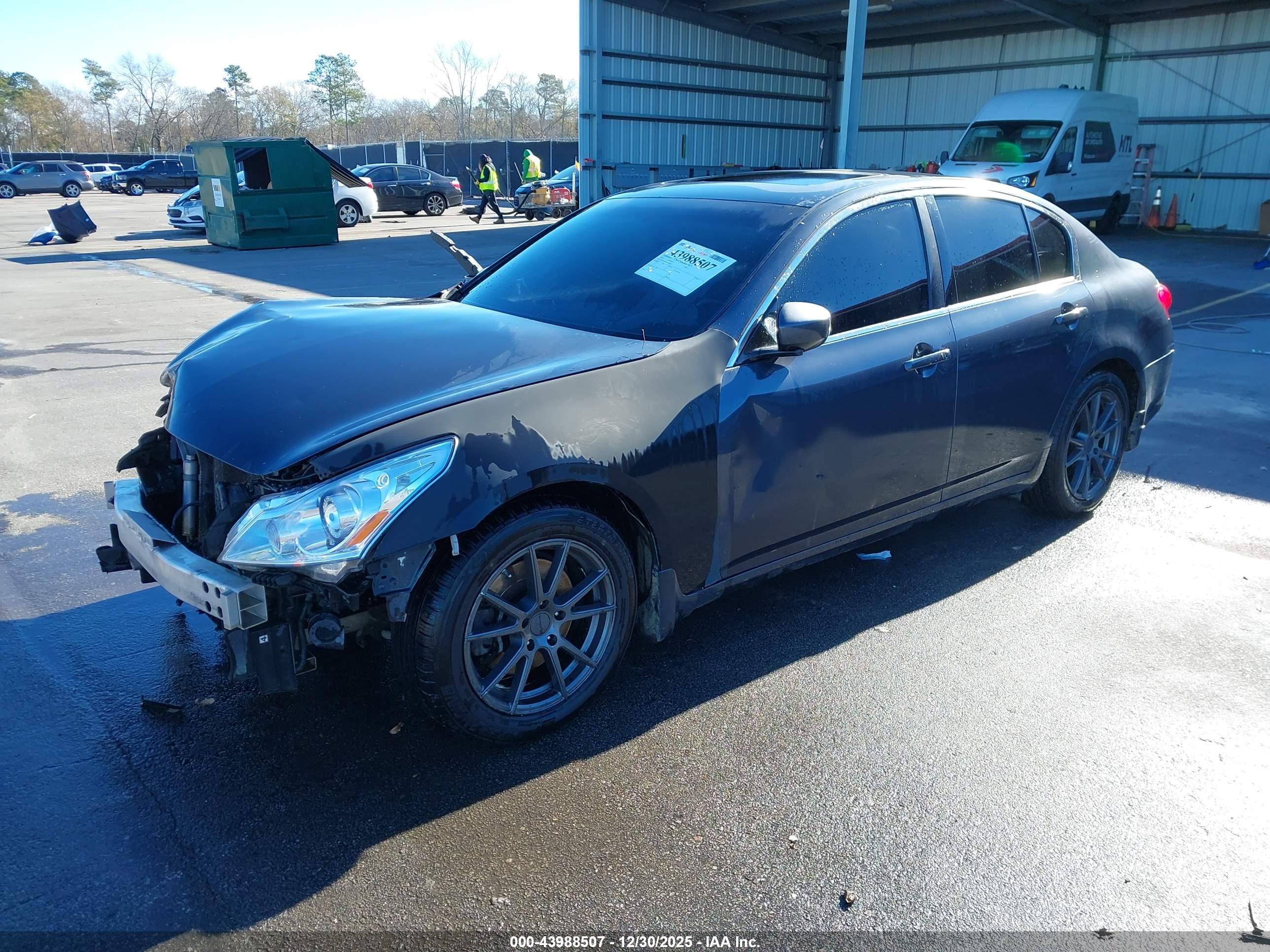 INFINITI G37 image 2