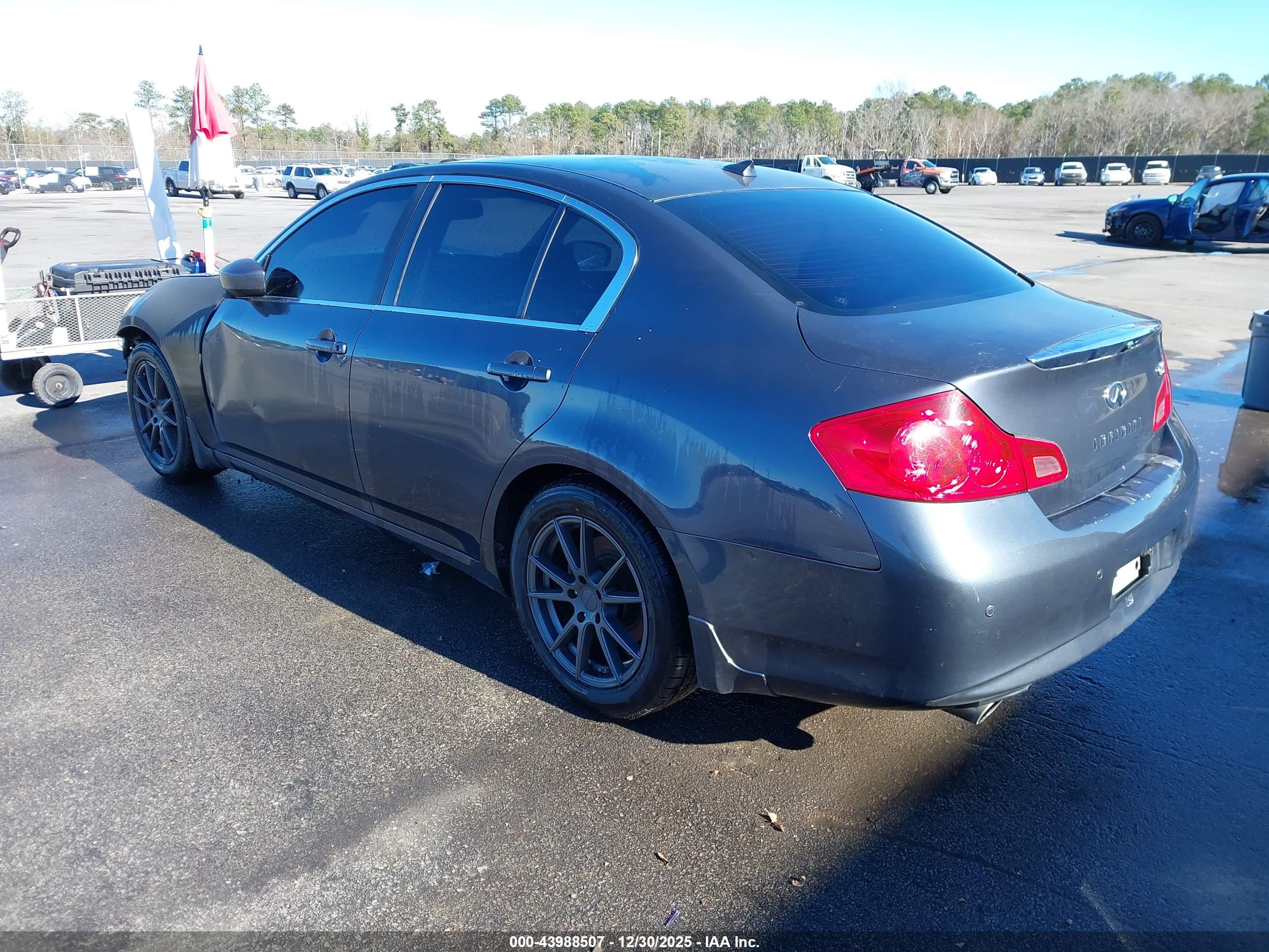 INFINITI G37 image 3