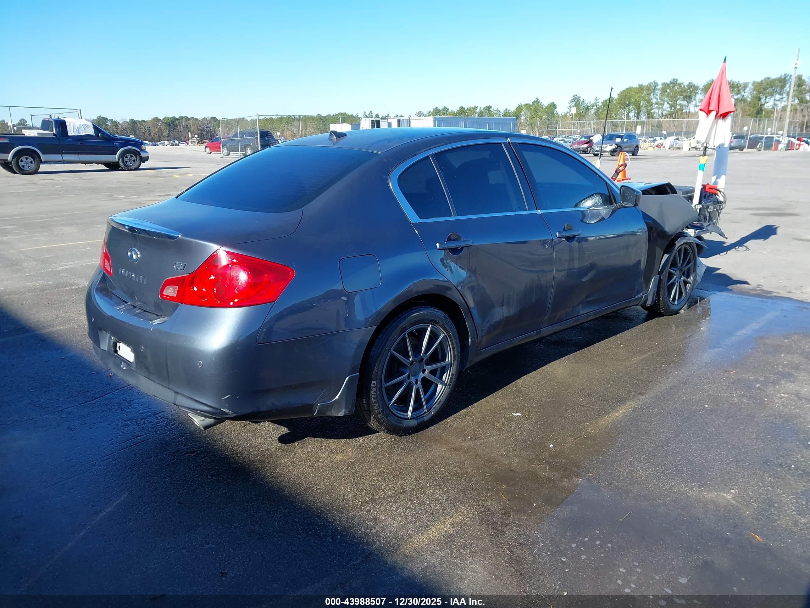 INFINITI G37 image 4