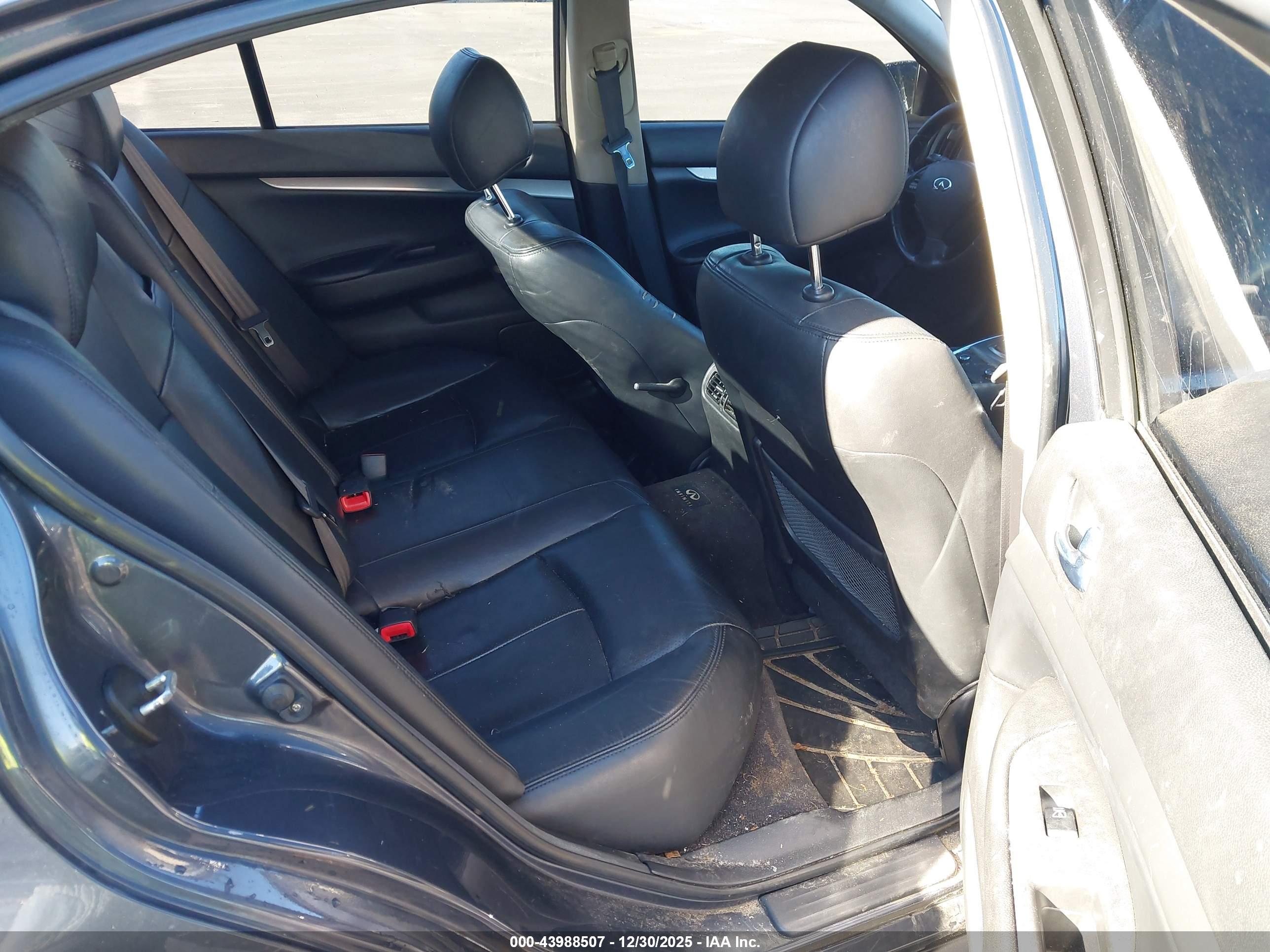 INFINITI G37 image 8
