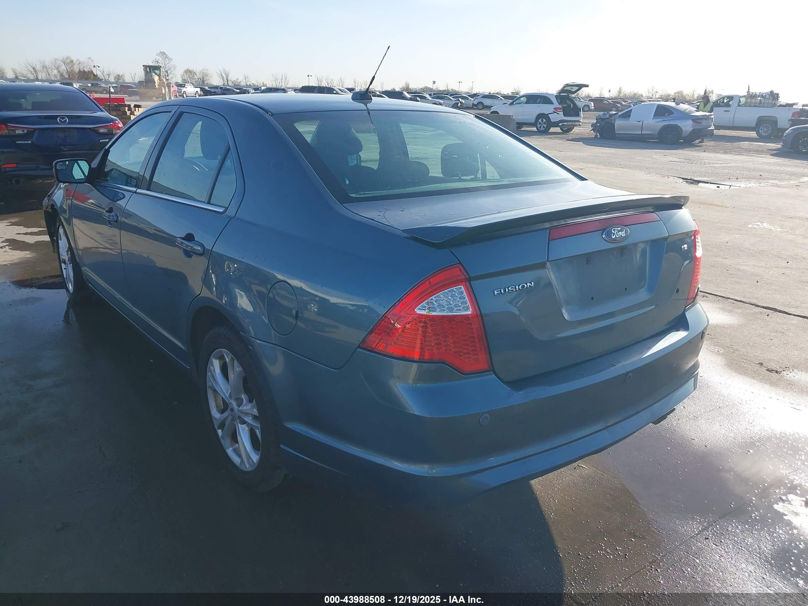 FORD FUSION image 3