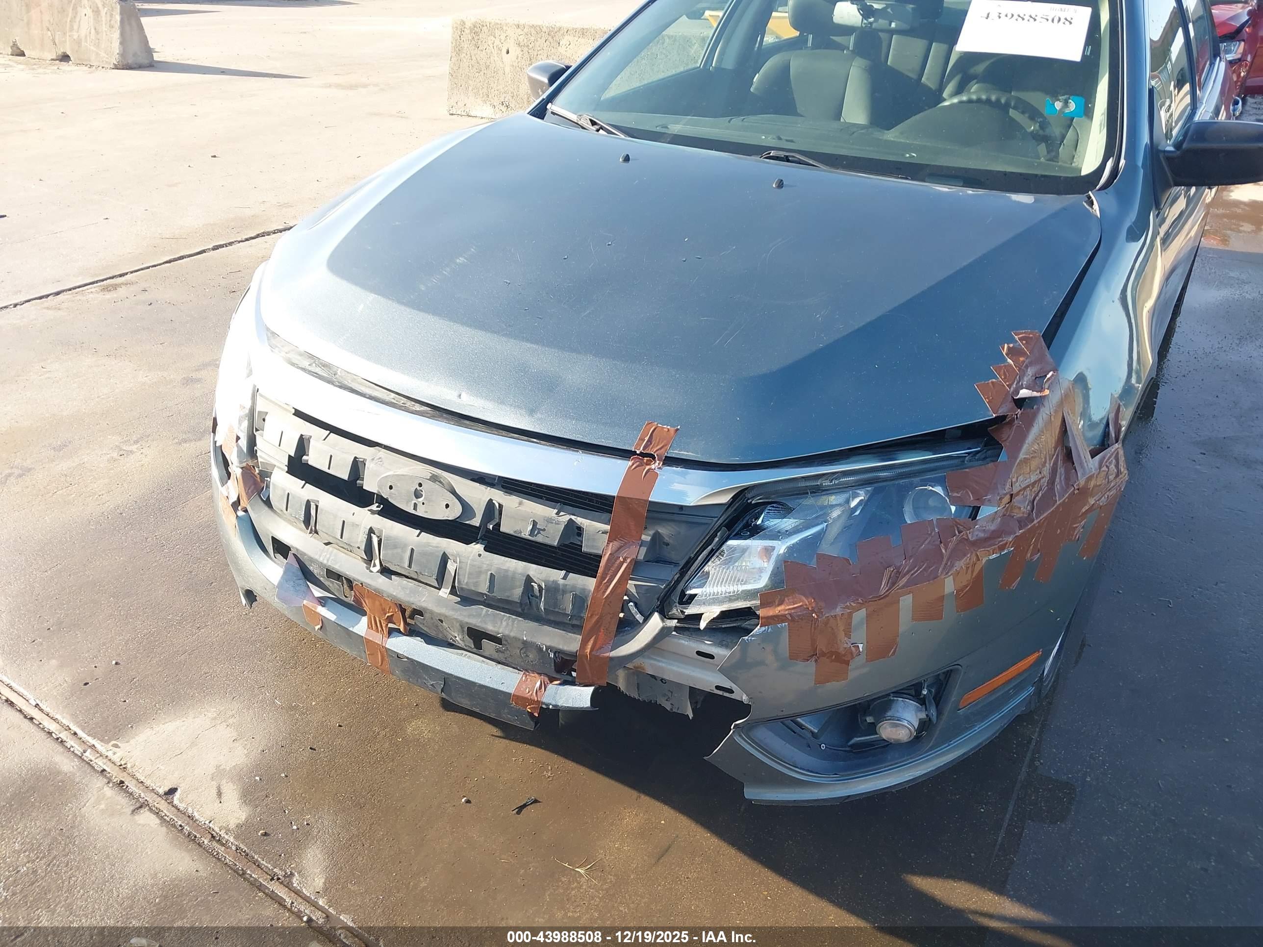 FORD FUSION image 6