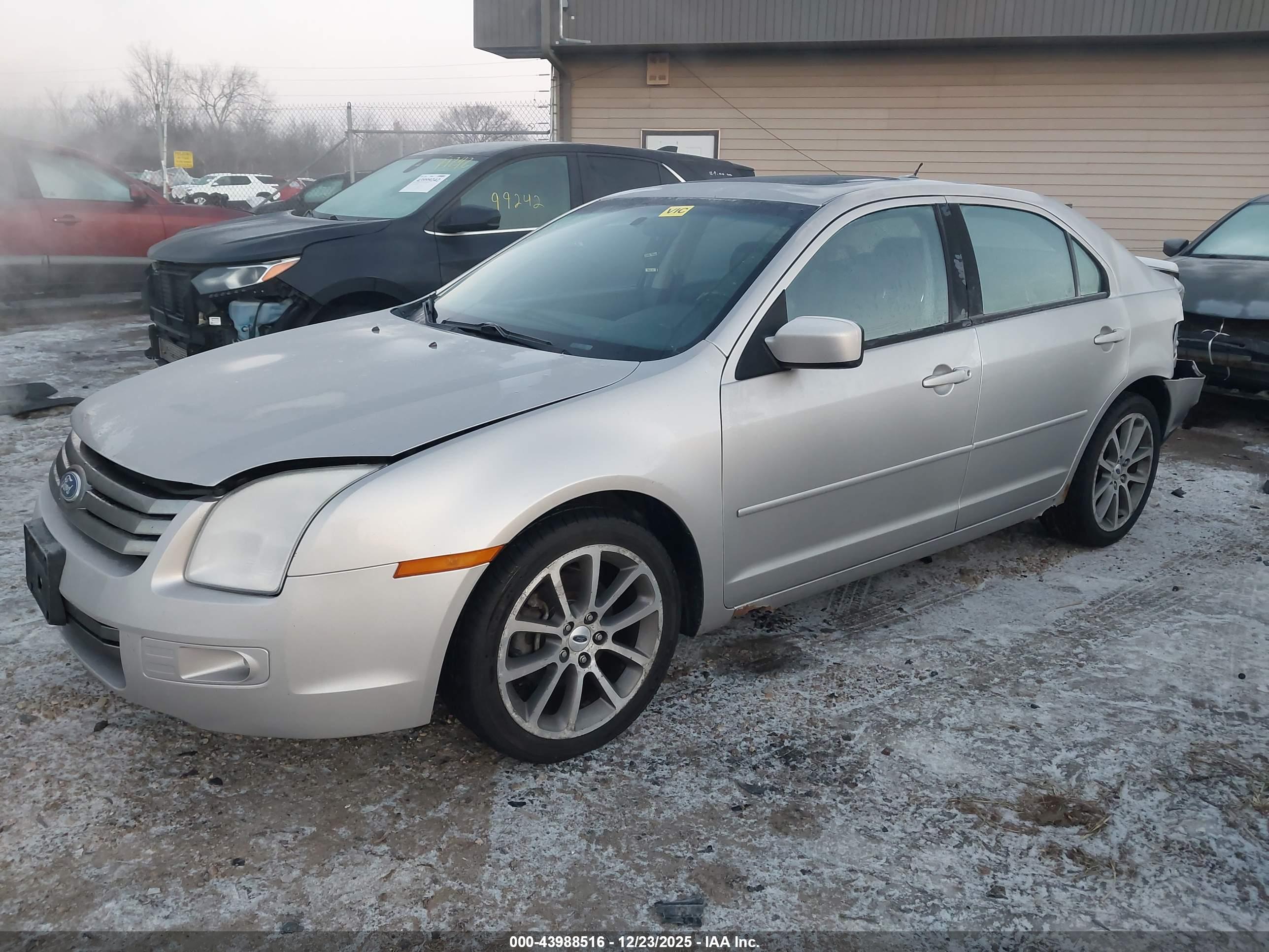 FORD FUSION image 2