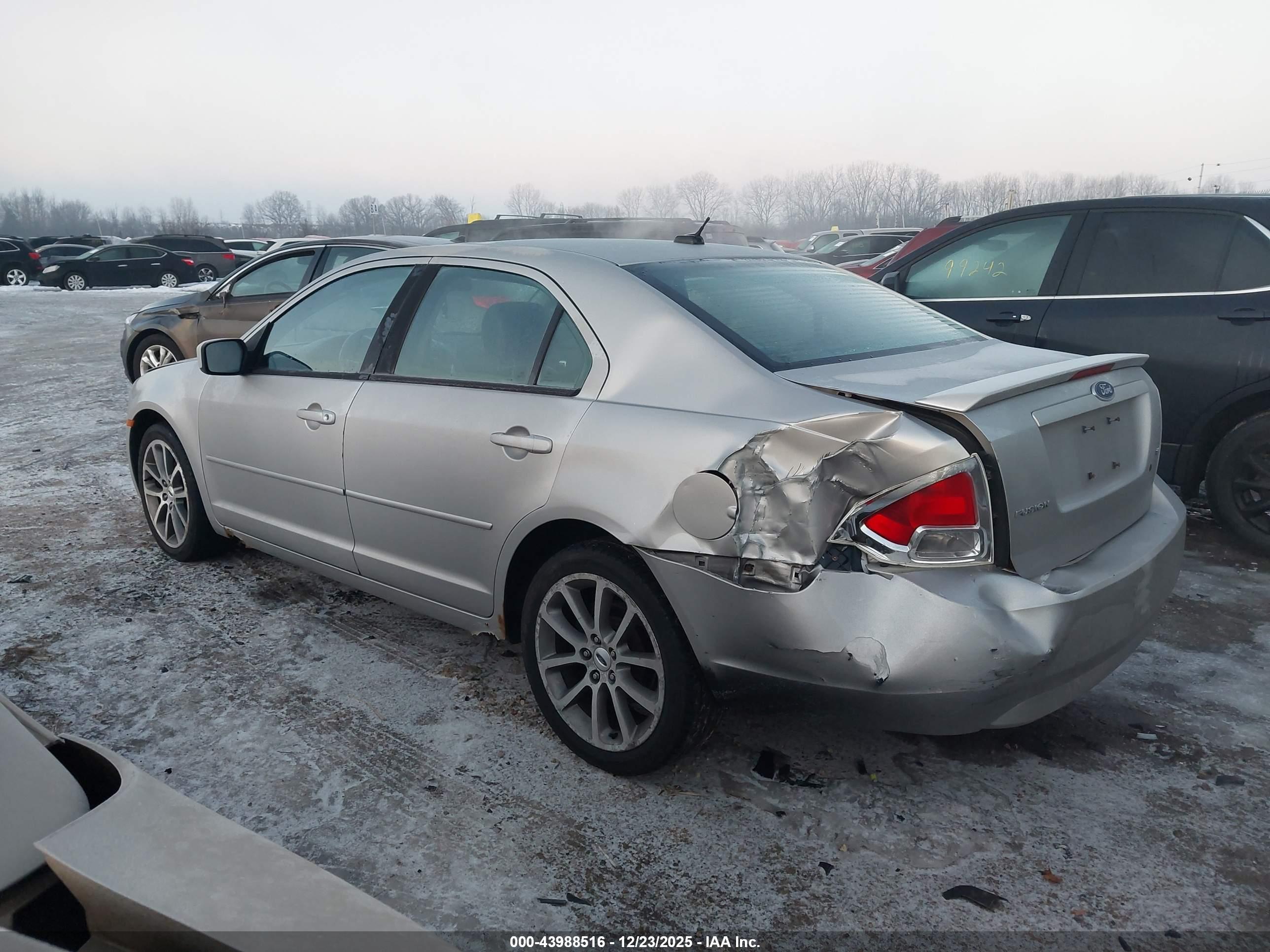 FORD FUSION image 3