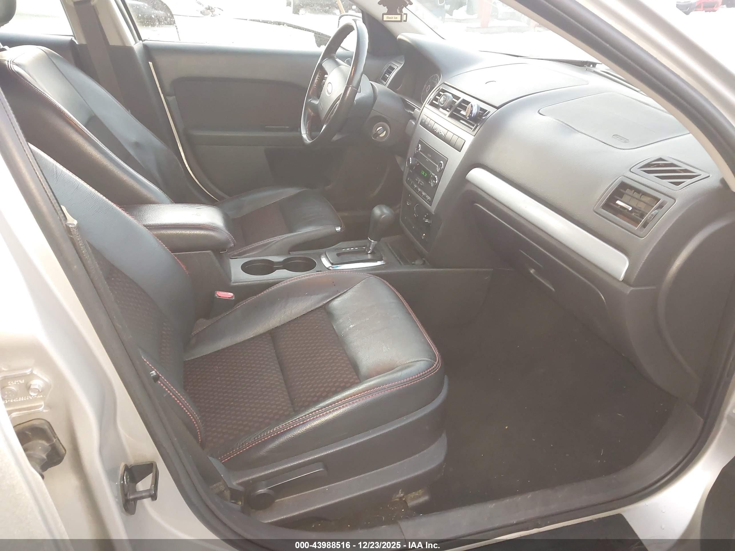 FORD FUSION image 5